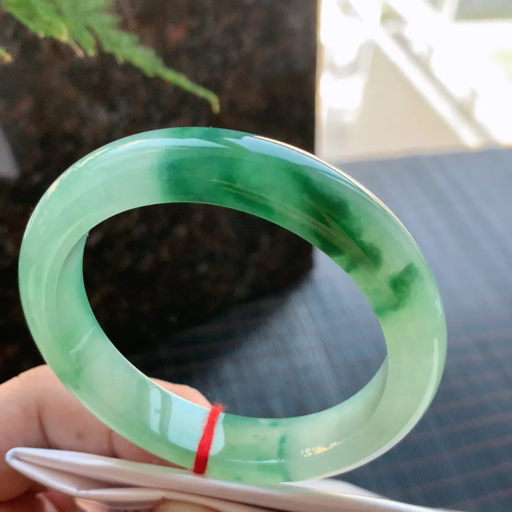 正圈高冰飘花 无瑕 尺寸:57.1/12.2/8.8 花美 种水好