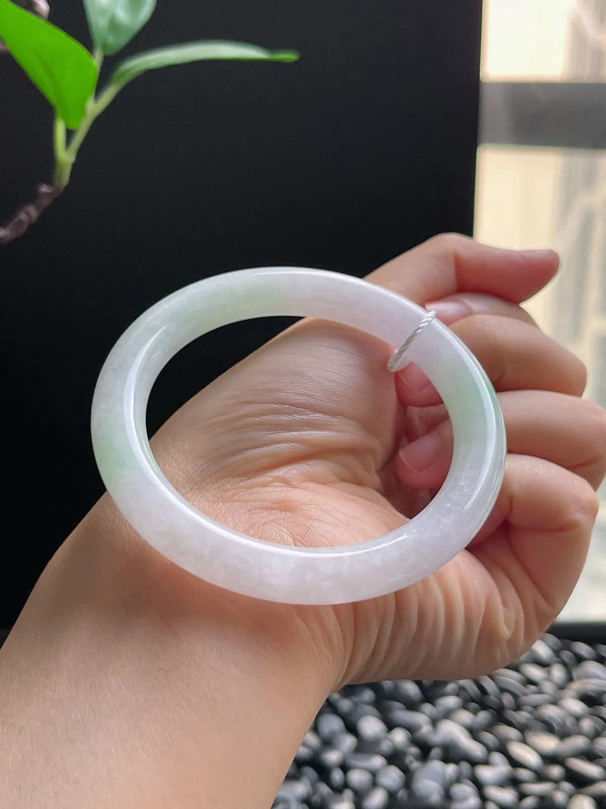 圆镯54.8圈口，翡翠冰糯种春带彩手镯