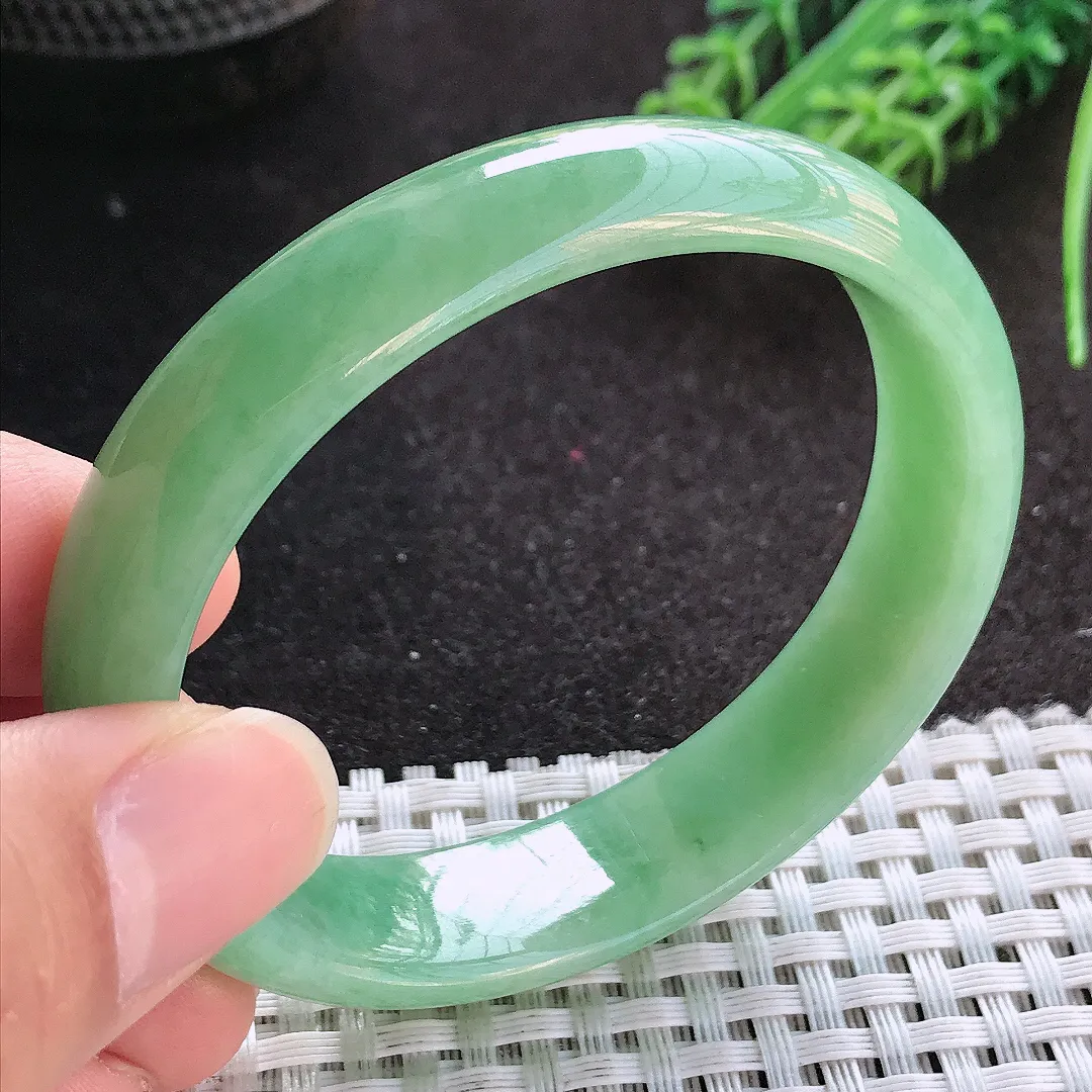 天然A货翡翠55/49/14/6.6老坑精美温润满绿贵妃手镯宽边玉镯
