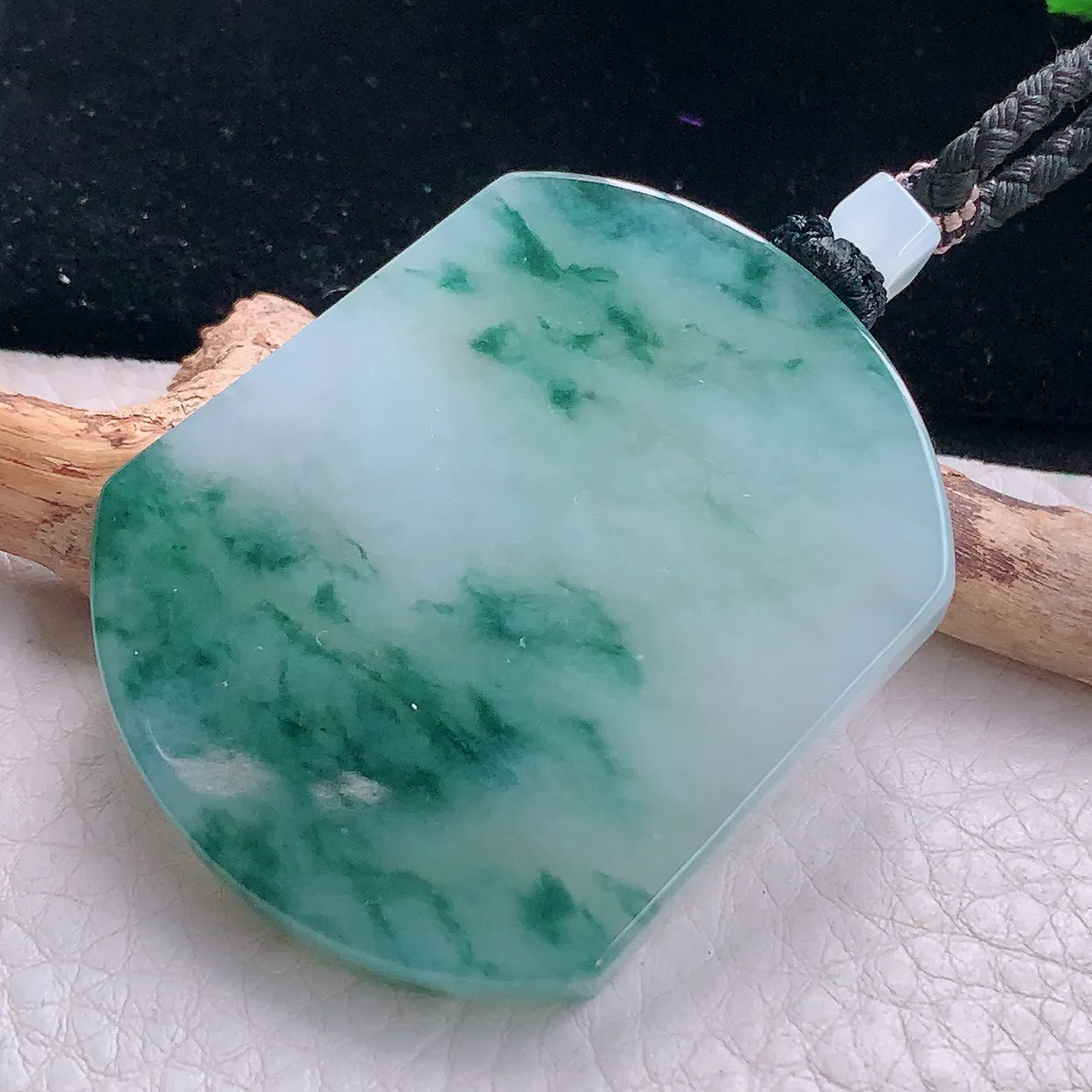 yl实拍49.8*41*6.2天然缅甸翡翠冰飘花意境无事牌吊坠 素面简单玉坠