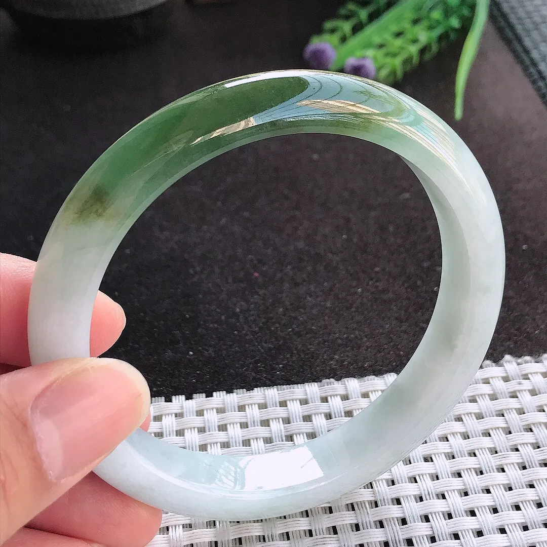 天然A货翡翠61.5/11.8/8.5老坑精美冰润特色半山半水油绿手镯大圈口宽边玉镯