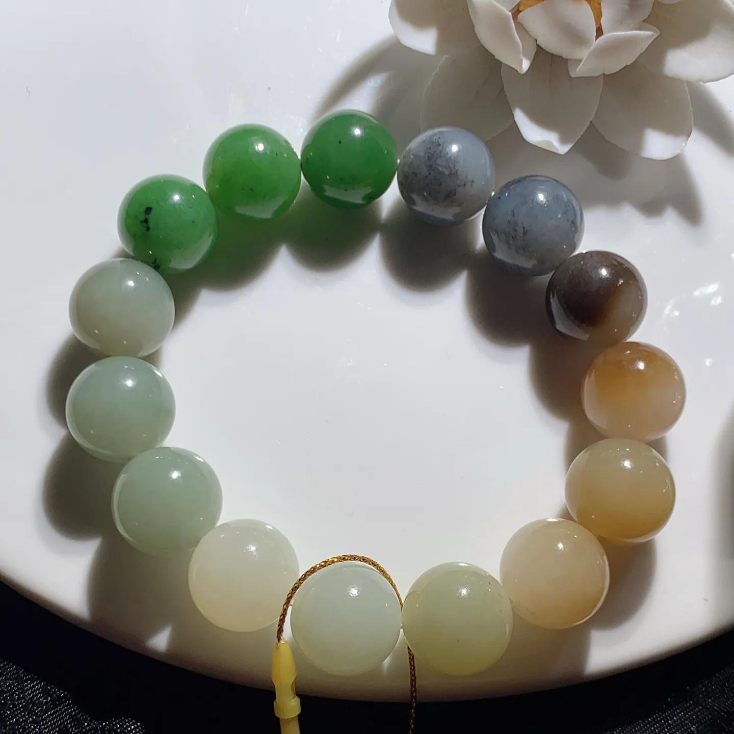 新疆和田玉多宝圆珠手串。单颗尺寸14！玉质细腻油润。手推出油。品相大气。lt251218