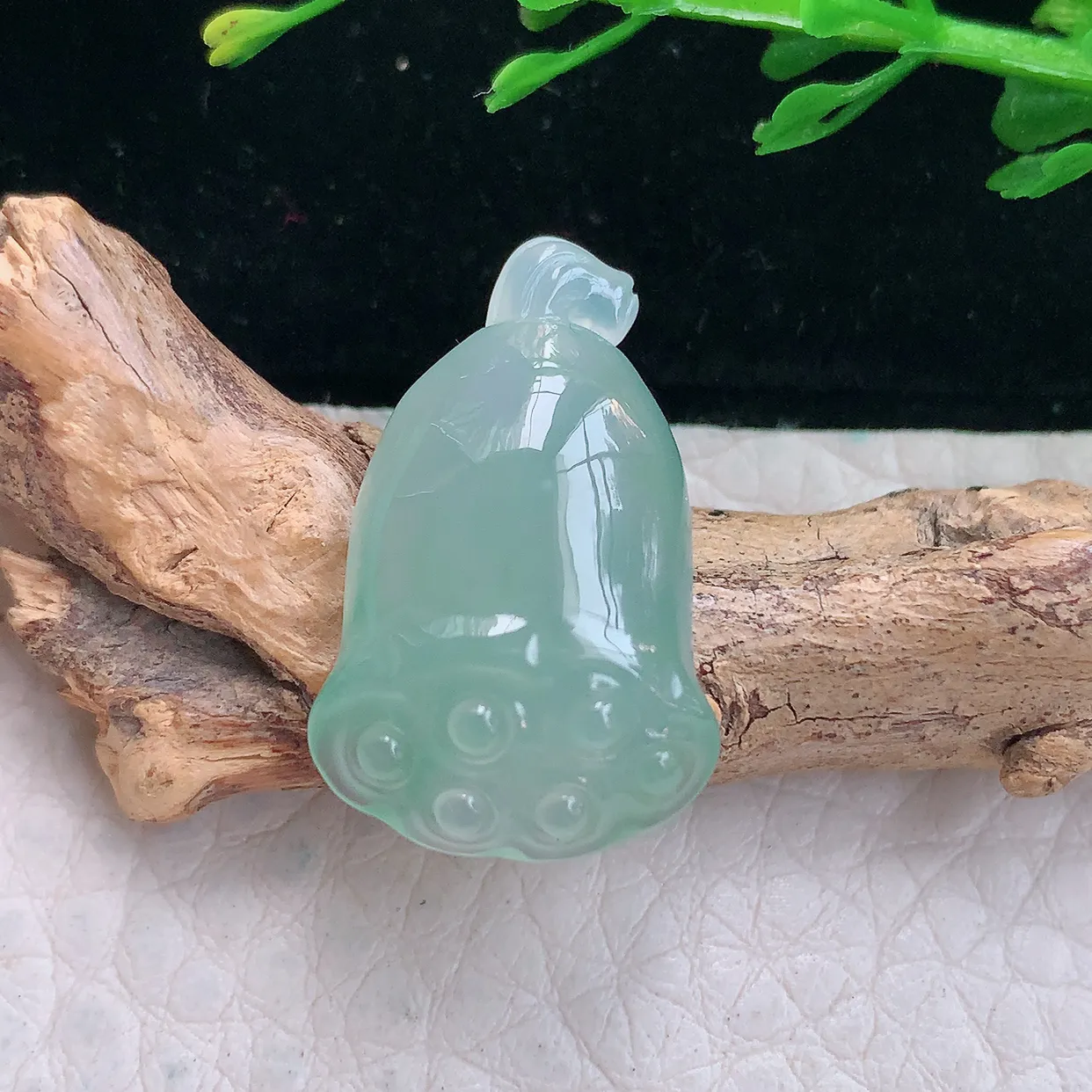 Lz实拍24*15.2*6天然缅甸翡翠冰透莲蓬吊坠 精美小玉坠