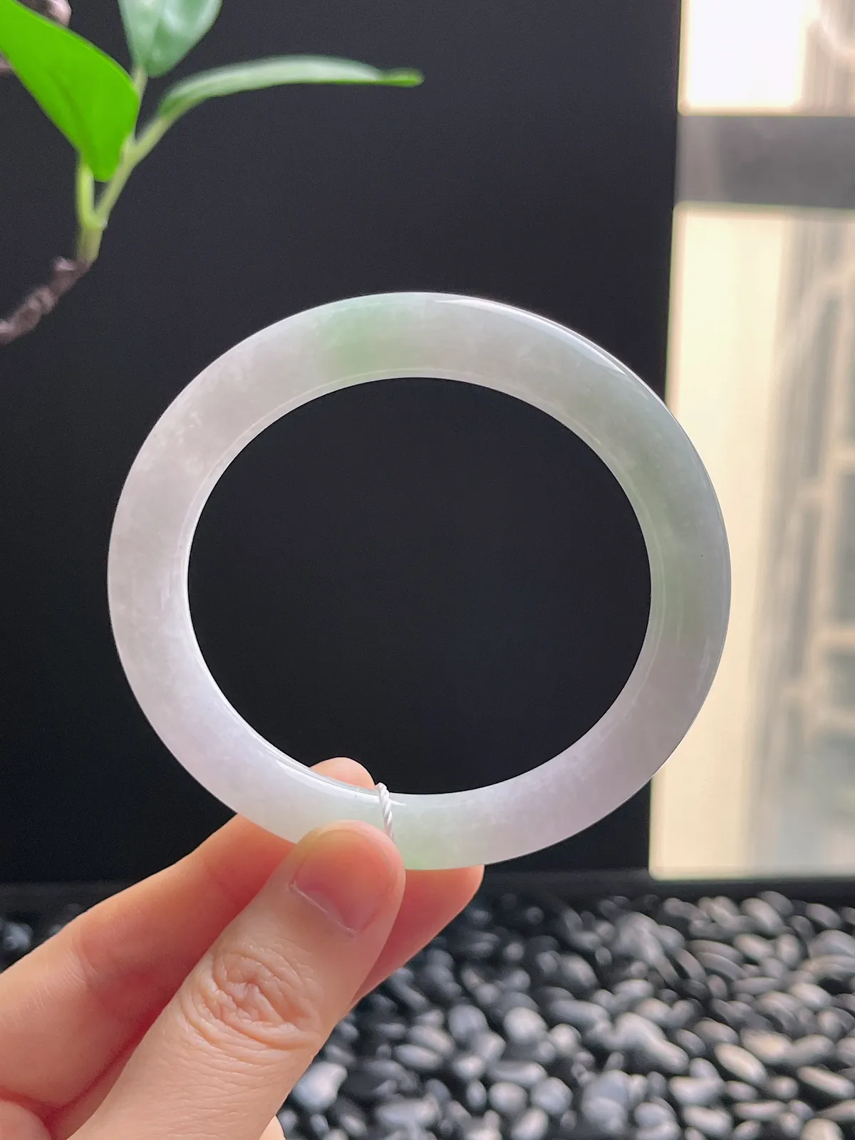 圆镯54.8圈口，翡翠冰糯种春带彩手镯