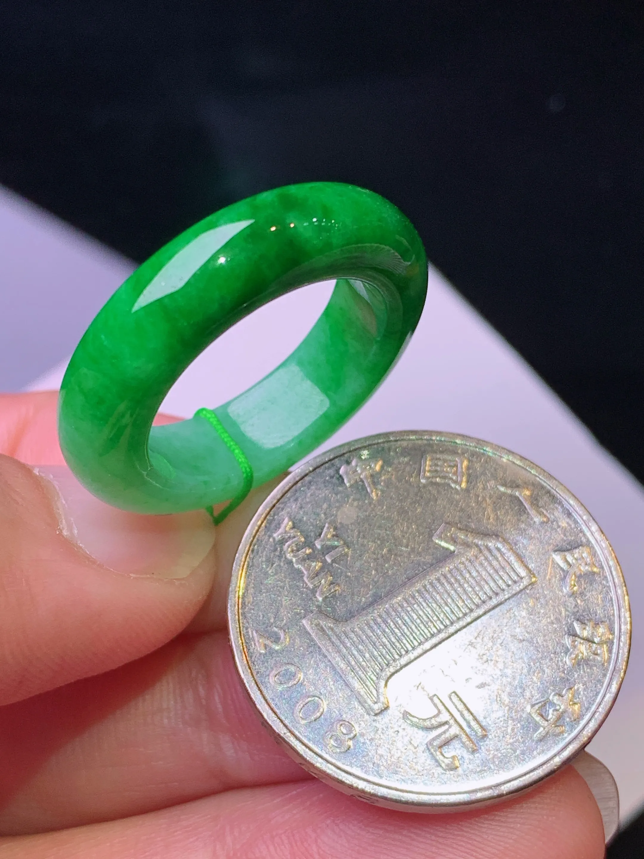 满绿指环 玉质细腻 色泽清新艳丽 圈口13.5 整体尺寸25*5.6*4.2