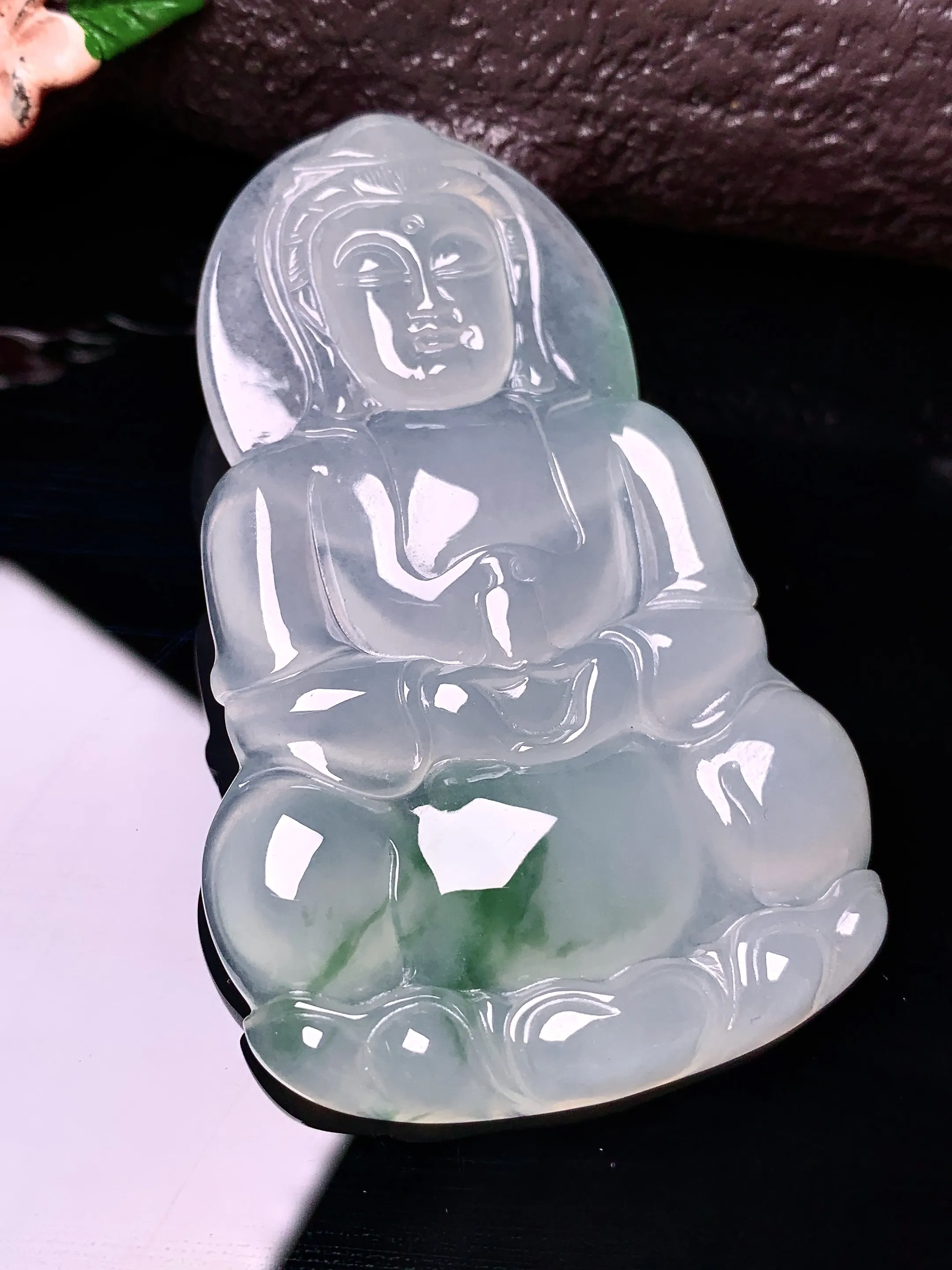 冰种飘绿观音吊坠 玉质细腻 色泽清新艳丽 整体尺寸63*39.6*6