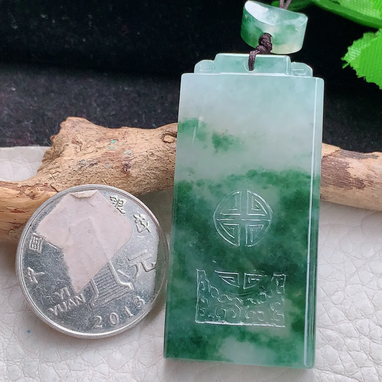 Lz实拍49.5*23.6*6.2天然缅甸翡翠雕花平安无事牌吊坠 半山半水玉坠