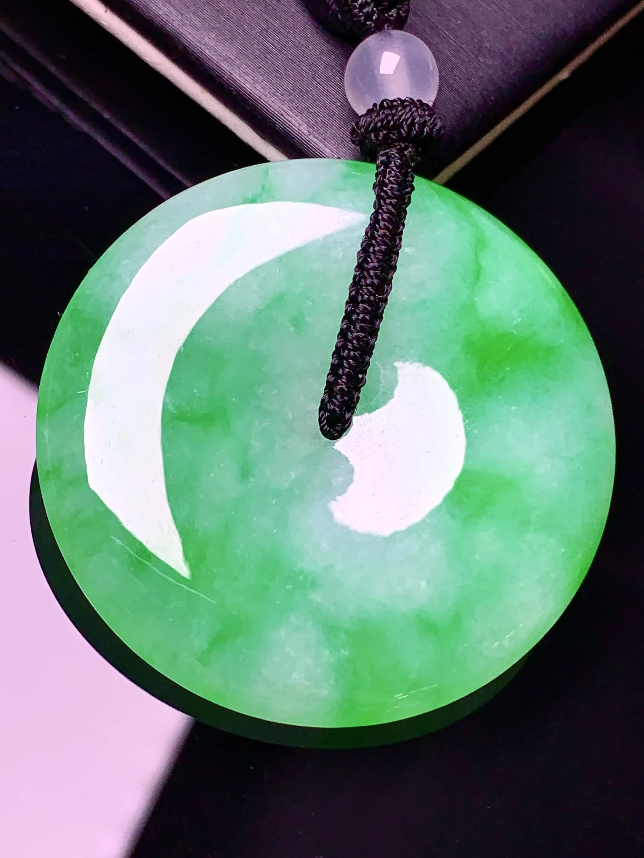 翠绿平安扣吊坠 玉质细腻 色泽清新艳丽 整体尺寸37*6.2