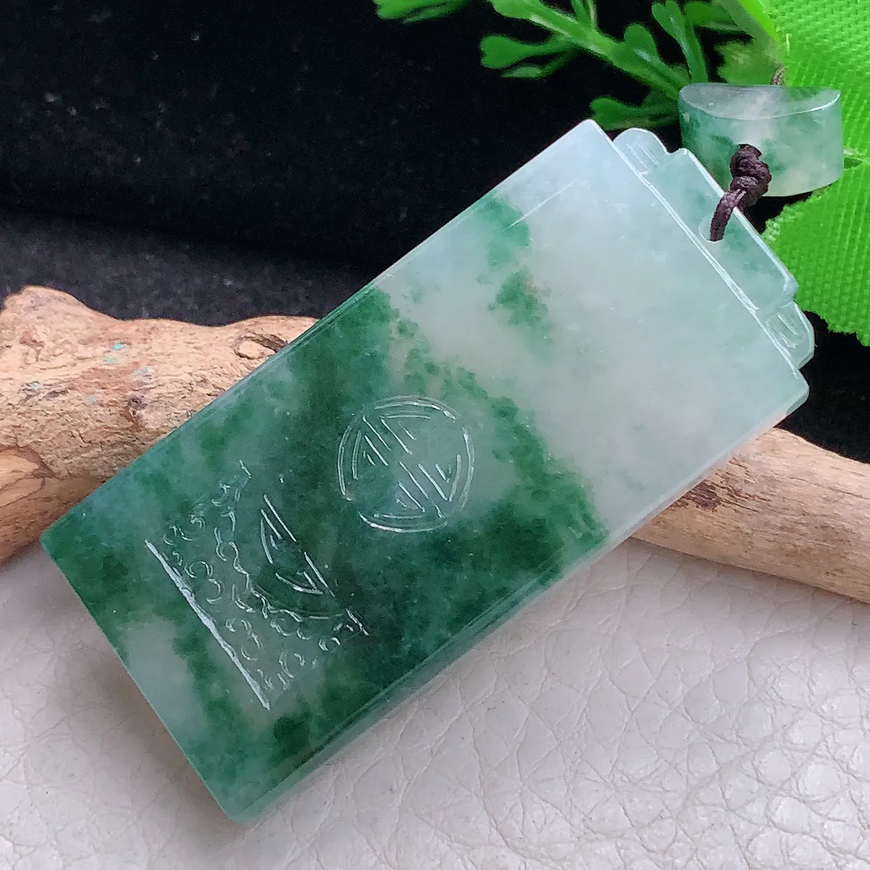 Lz实拍49.5*23.6*6.2天然缅甸翡翠雕花平安无事牌吊坠 半山半水玉坠