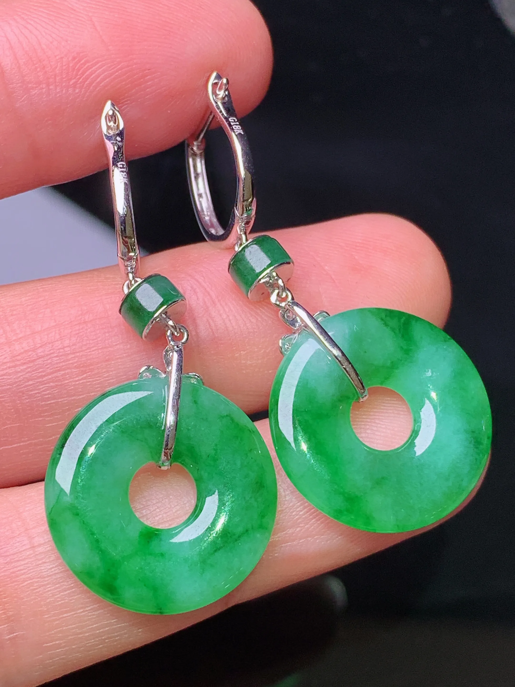 18k金钻镶嵌满绿平安扣耳坠 玉质细腻 色泽清新艳丽 整体尺寸38.8*17.5*3