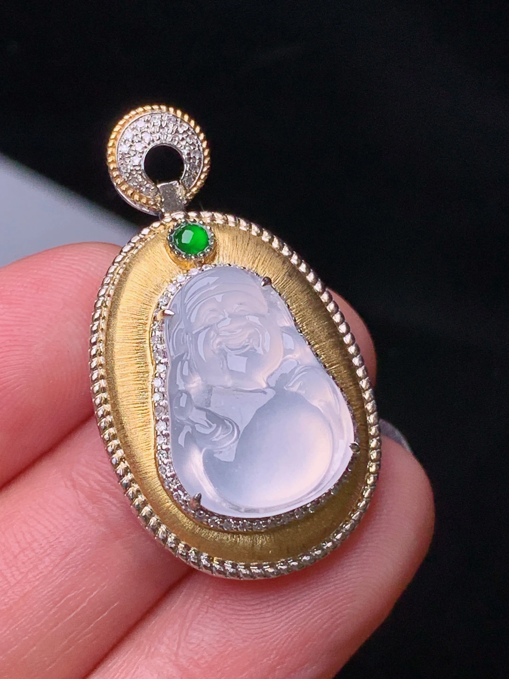 18k金钻镶嵌冰种财神吊坠 玉质细腻 色泽清新艳丽 整体尺寸34*19.3*8.8