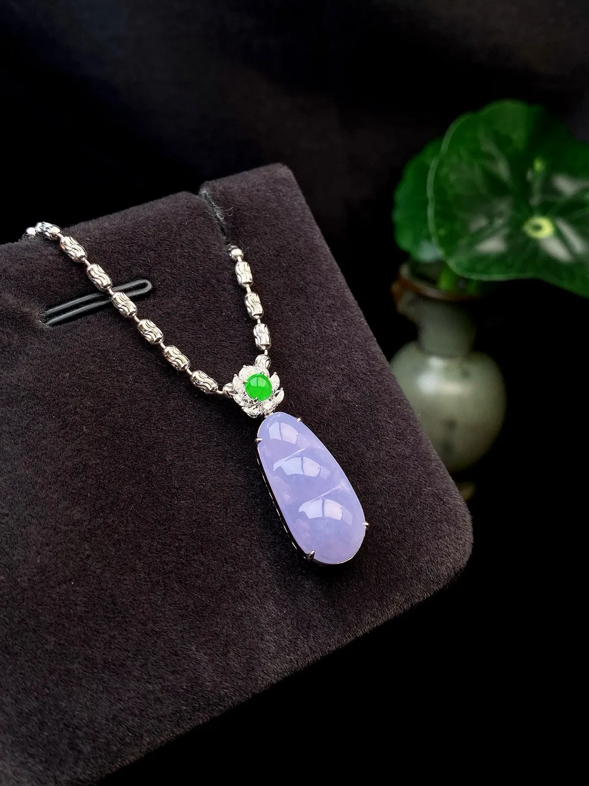 【冰种紫福豆吊坠】种地上乘，冰感十足，通透起光，饱满圆润，18k金钻镶嵌，裸石尺寸19.4*9.3*