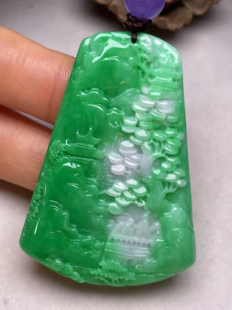 冰糯种辣绿【前程锦绣】吊坠，种水好，玉质细腻 ，卖相好.