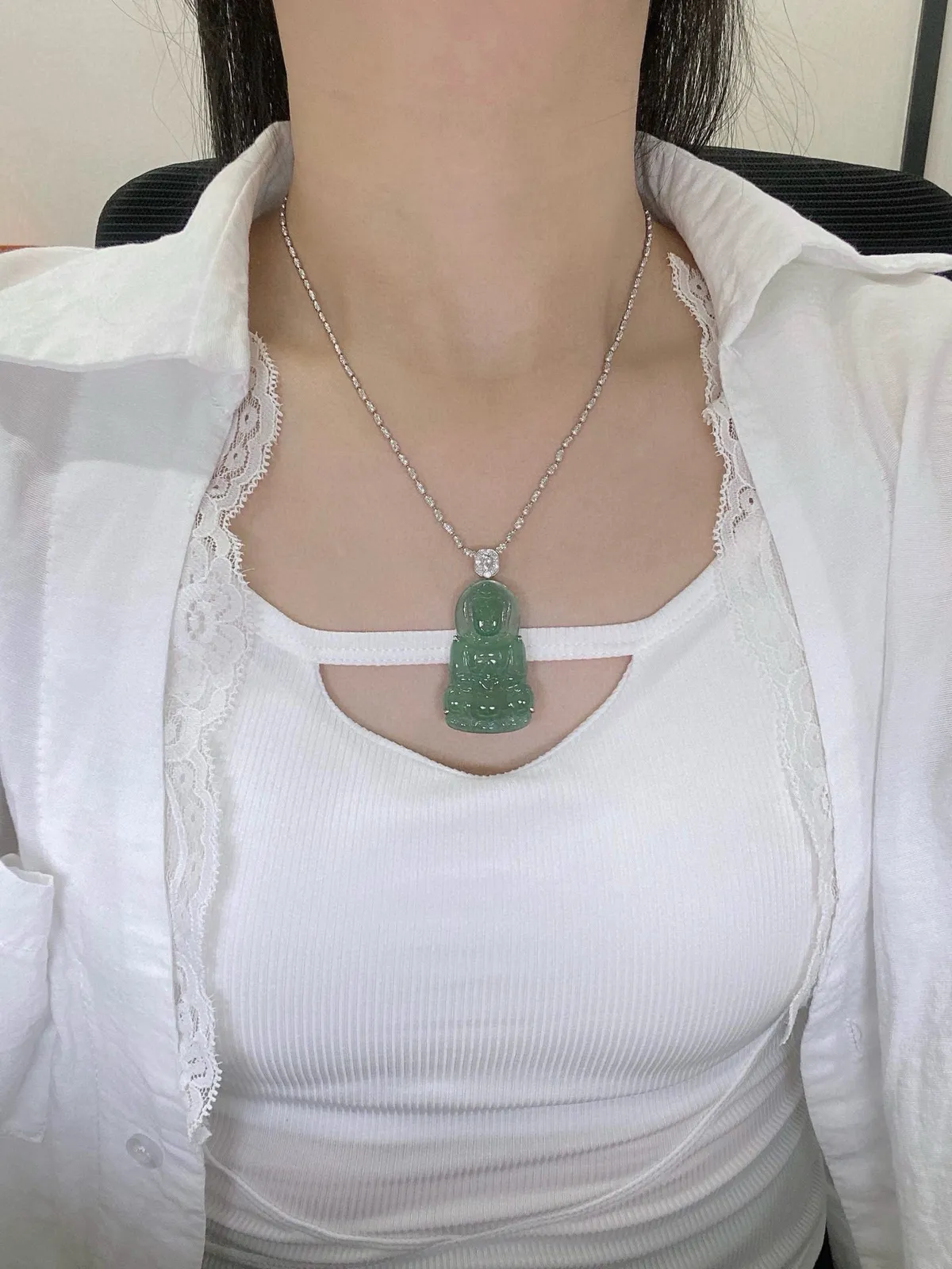 【冰种晴底正装观音】质地细腻，通透度上佳，冰感十足，适合佩戴，收藏品质，18k金钻镶嵌，裸石尺寸40.8*24.5*4.6毫米