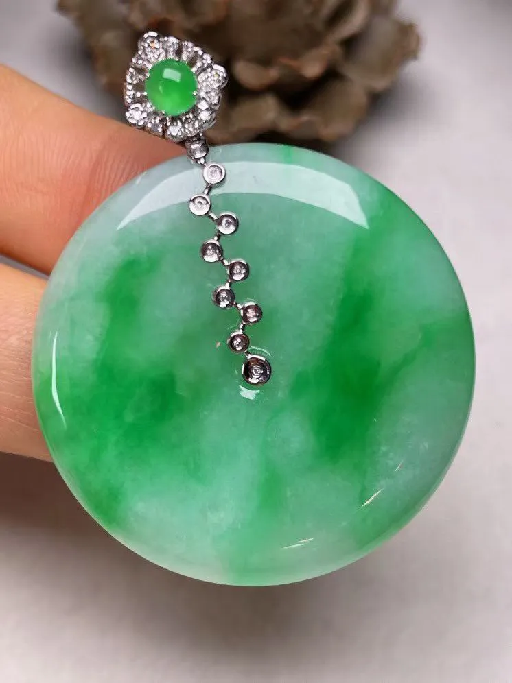 冰糯种辣色平安扣吊坠、真金真钻镶嵌，种水好，玉质细腻 .裸石尺寸 35.2.