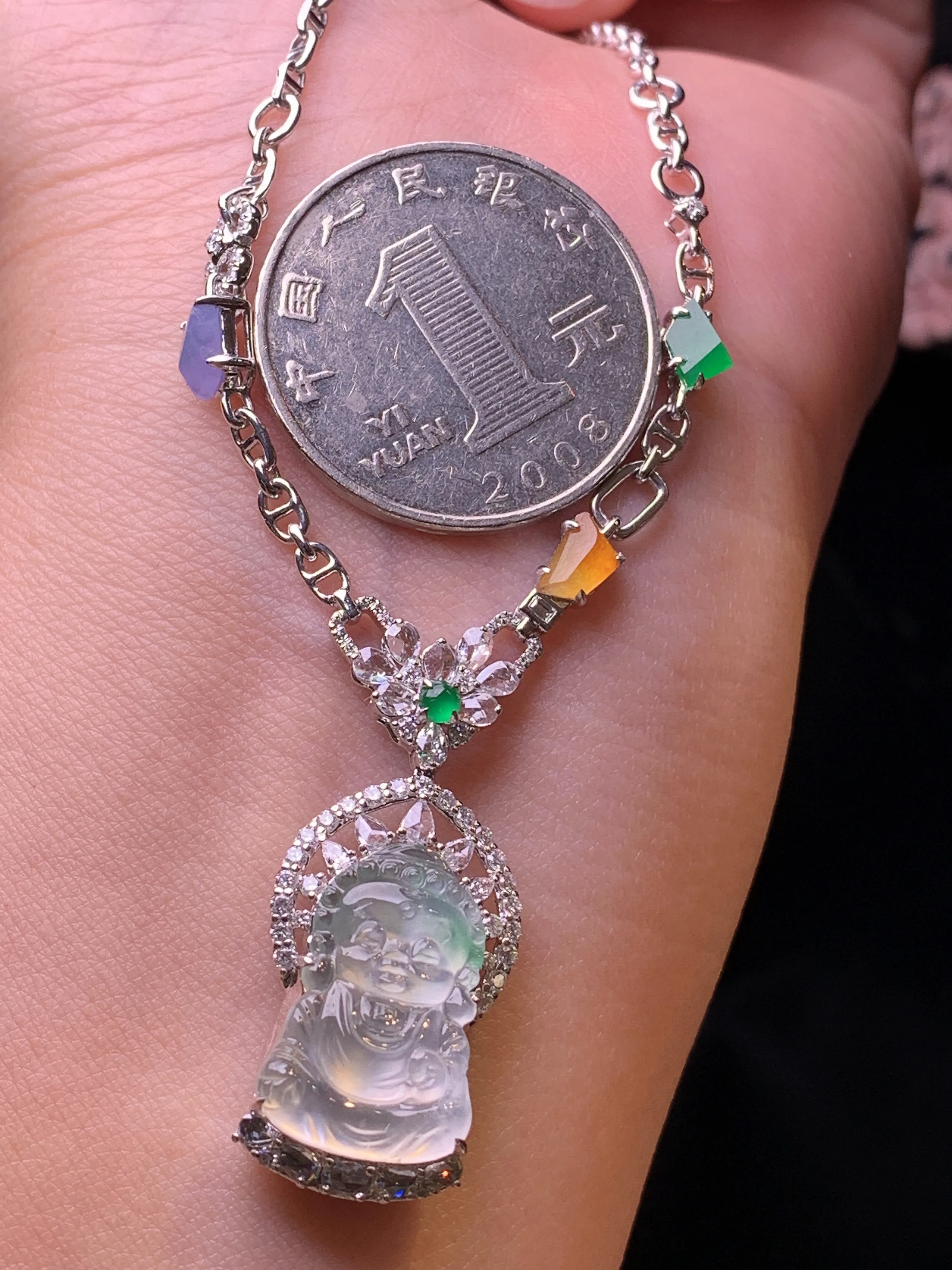 18k金钻镶嵌冰种宝宝观音吊坠 玉质细腻 色泽清新艳丽 整体尺寸33.5*14.3*8