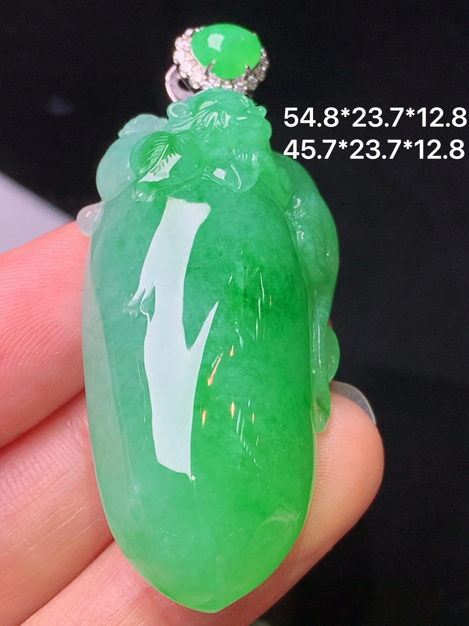 18k金钻镶嵌翠绿福瓜吊坠 玉质细腻 色泽清新艳丽 整体尺寸54.8*23.7*12.8