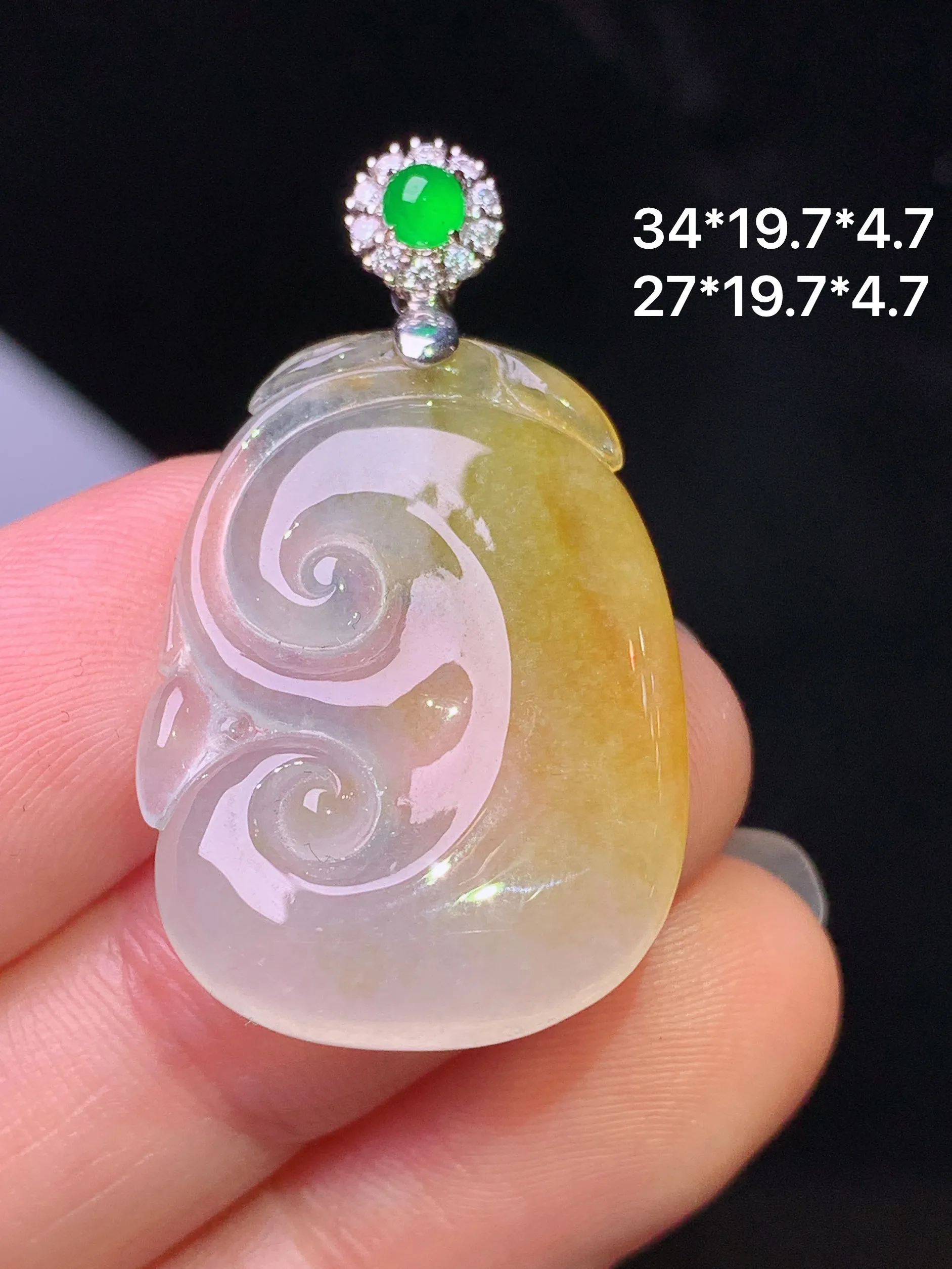18k金钻镶嵌冰飘黄翡如意吊坠 玉质细腻 色泽清新艳丽 整体尺寸34*19.7*4.7