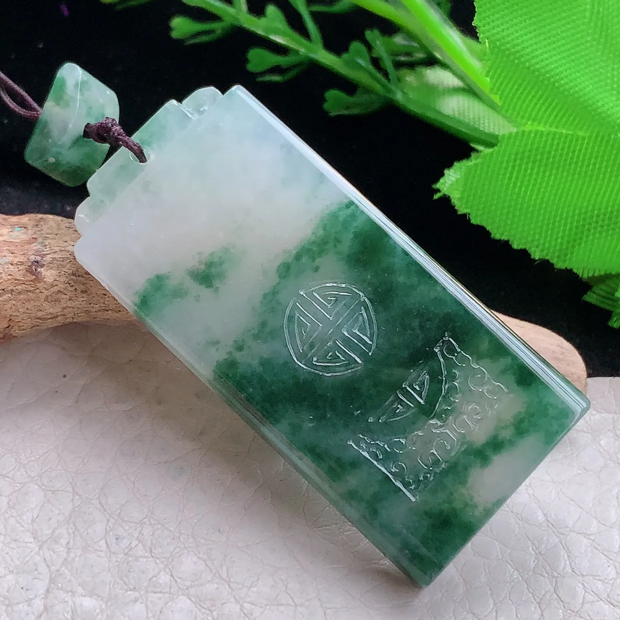 Lz实拍49.5*23.6*6.2天然缅甸翡翠雕花平安无事牌吊坠 半山半水玉坠