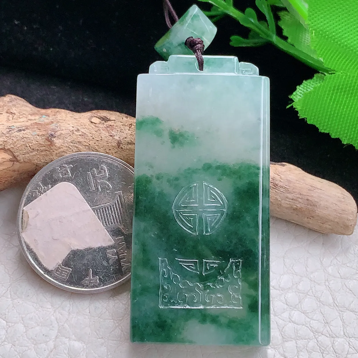 Lz实拍49.5*23.6*6.2天然缅甸翡翠雕花平安无事牌吊坠 半山半水玉坠