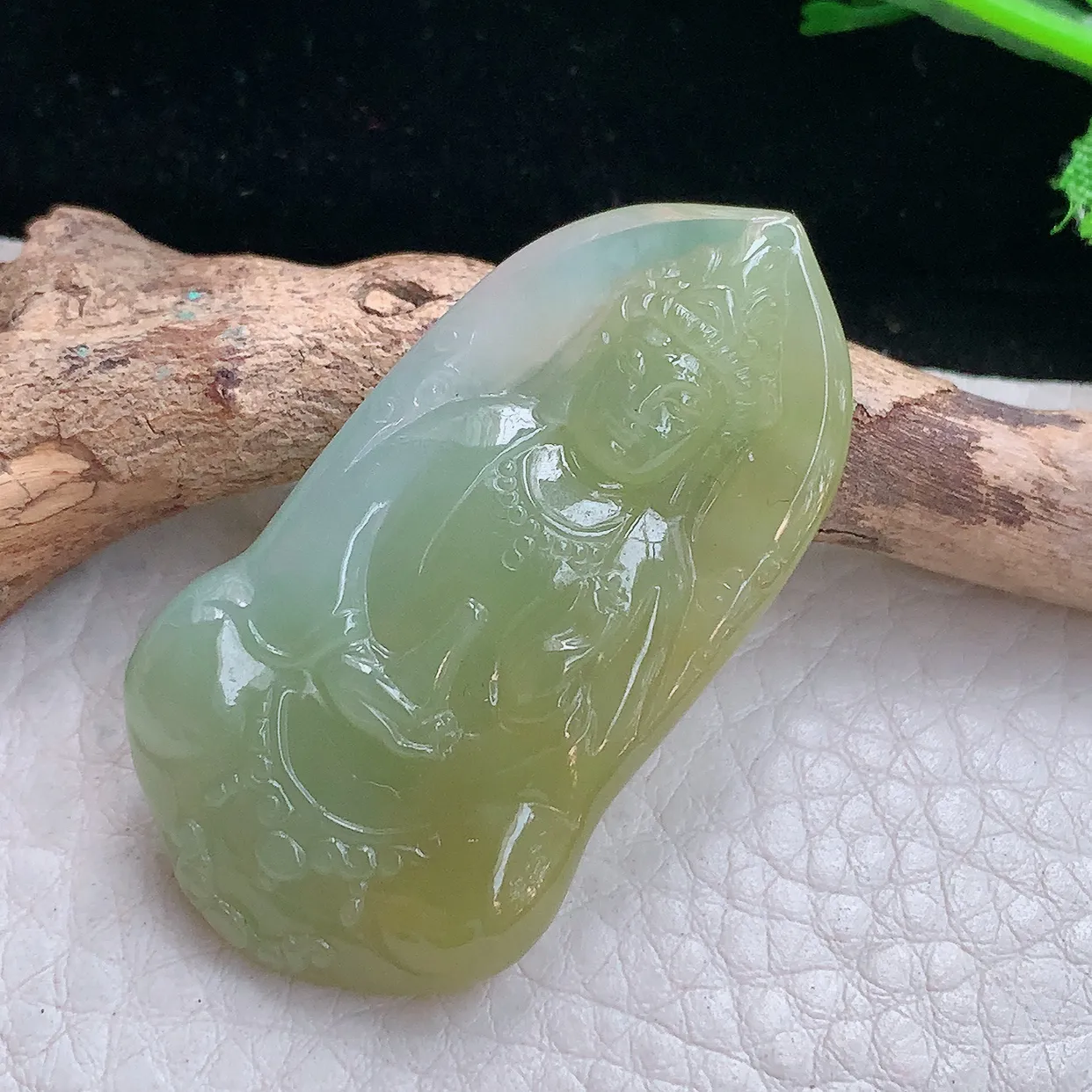 Lz实拍43.8*23.8*6天然缅甸翡翠冰黄翡持瓶观音吊坠