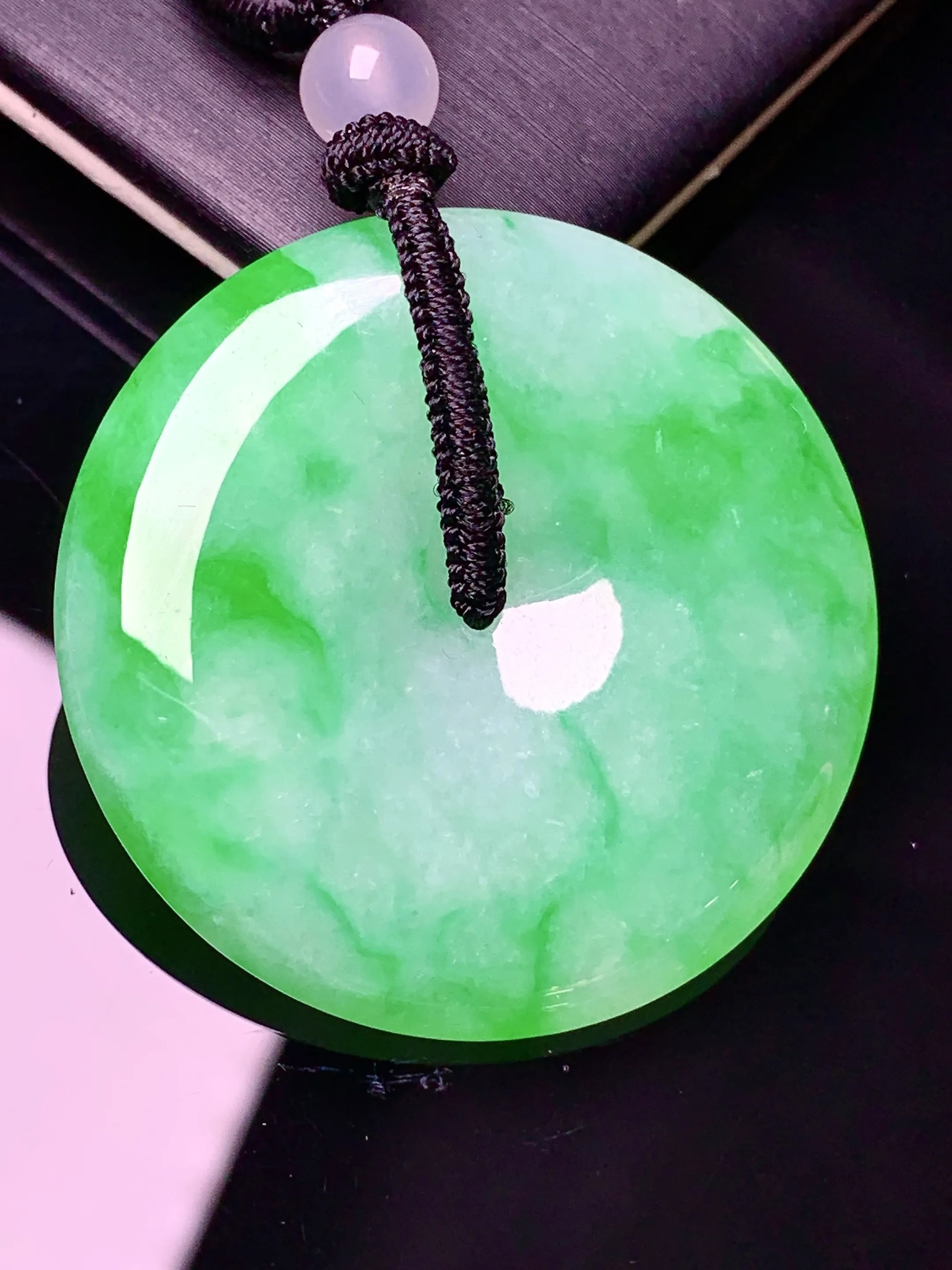 翠绿平安扣吊坠 玉质细腻 色泽清新艳丽 整体尺寸37*6.2