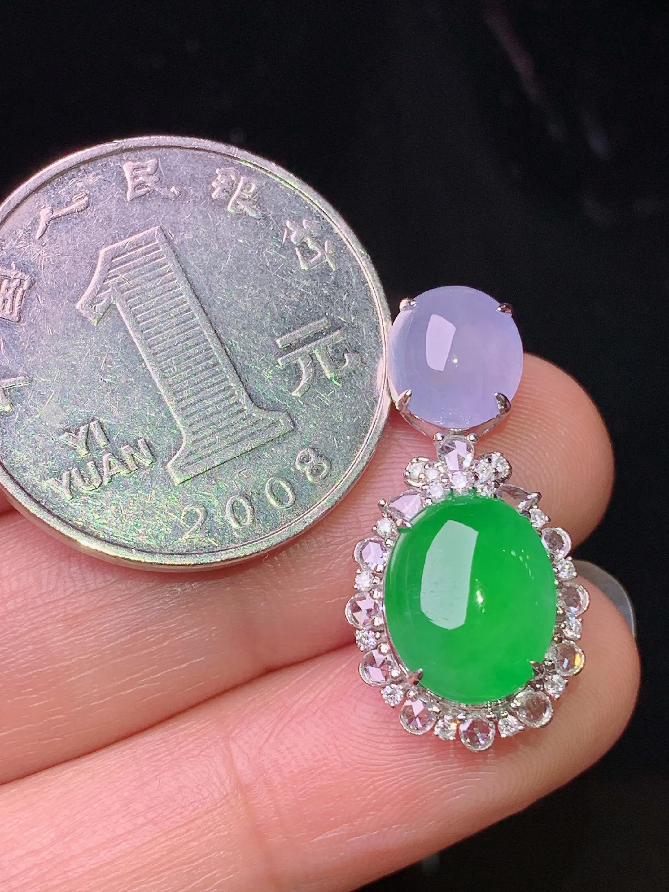 18k金钻镶嵌满绿蛋面吊坠 玉质细腻 色泽清新艳丽 整体尺寸25.8*13*9
