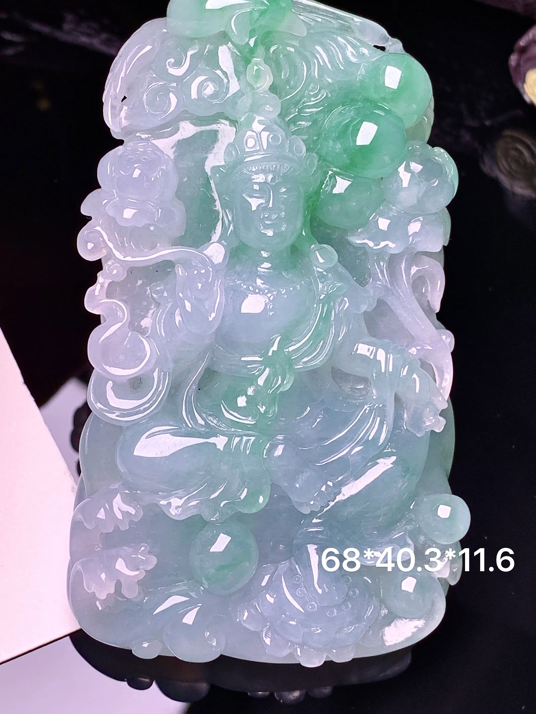 飘绿度母观音菩萨吊坠 玉质细腻 色泽清新艳丽 整体尺寸68*40.3*11.6