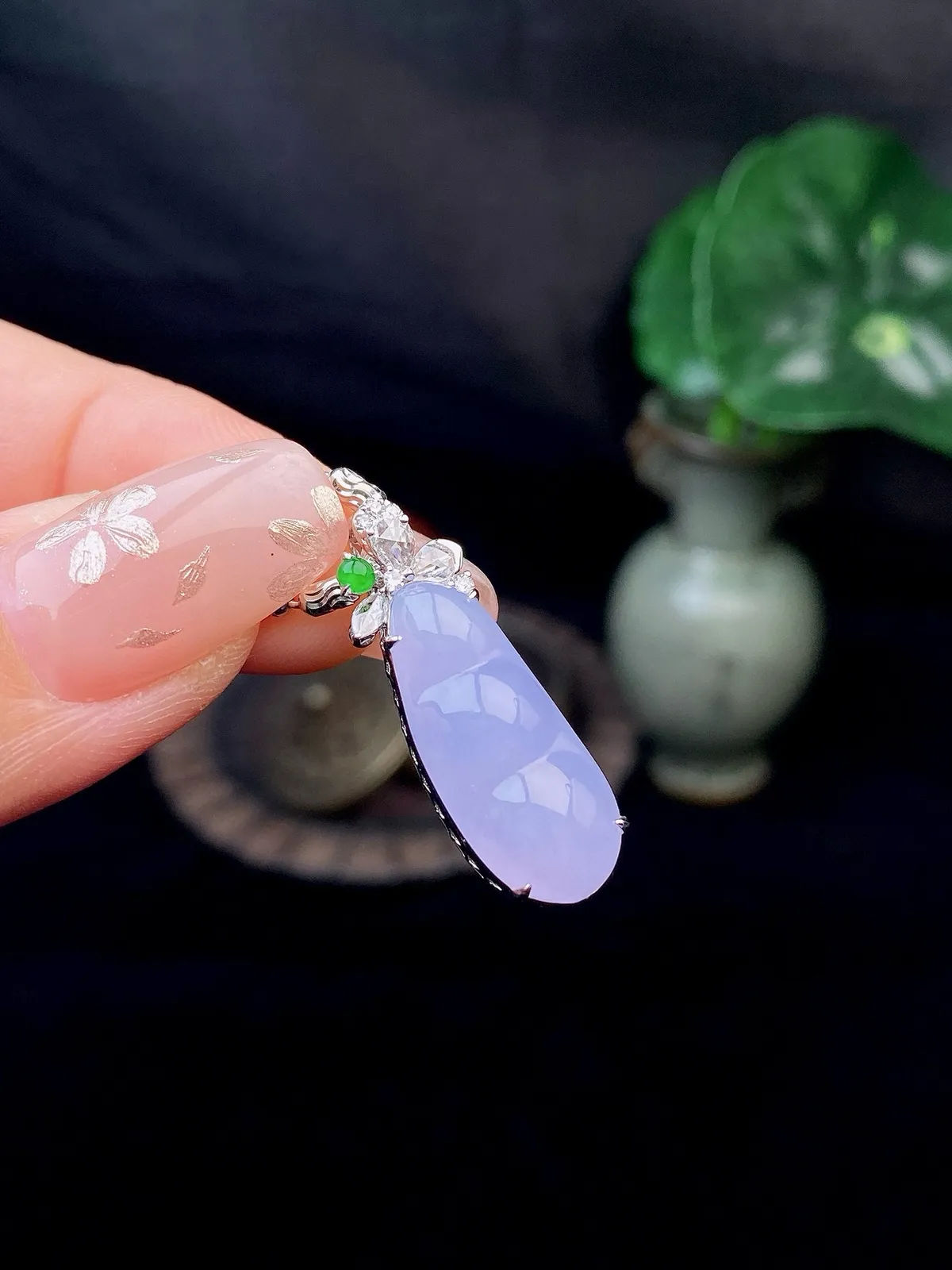 【冰种紫福豆吊坠】种地上乘，冰感十足，通透起光，饱满圆润，18k金钻镶嵌，裸石尺寸15.8*9*4.