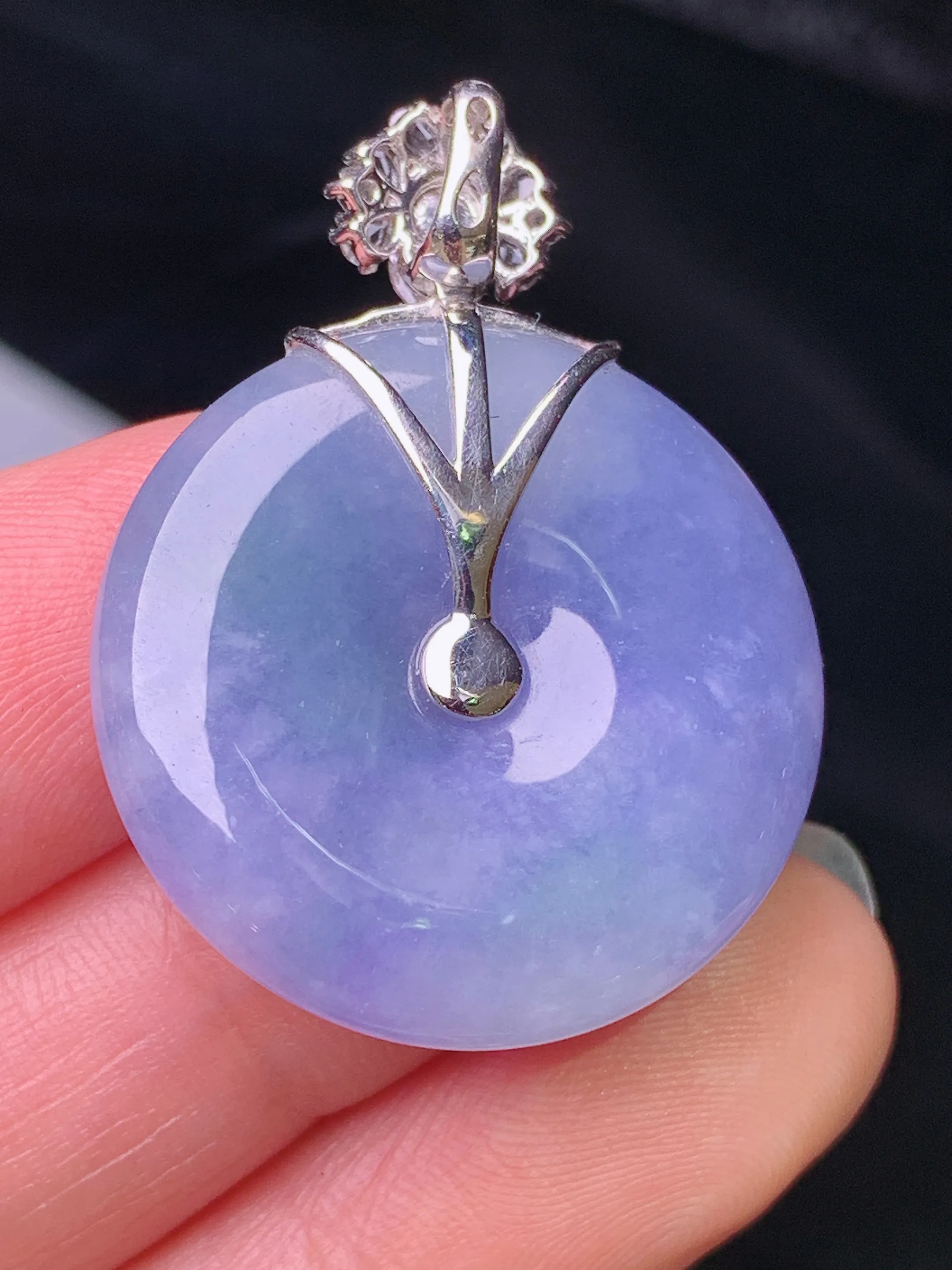 18k金钻镶嵌紫罗兰平安扣吊坠 玉质细腻 色泽清新艳丽 整体尺寸34.6*25.3*5.3