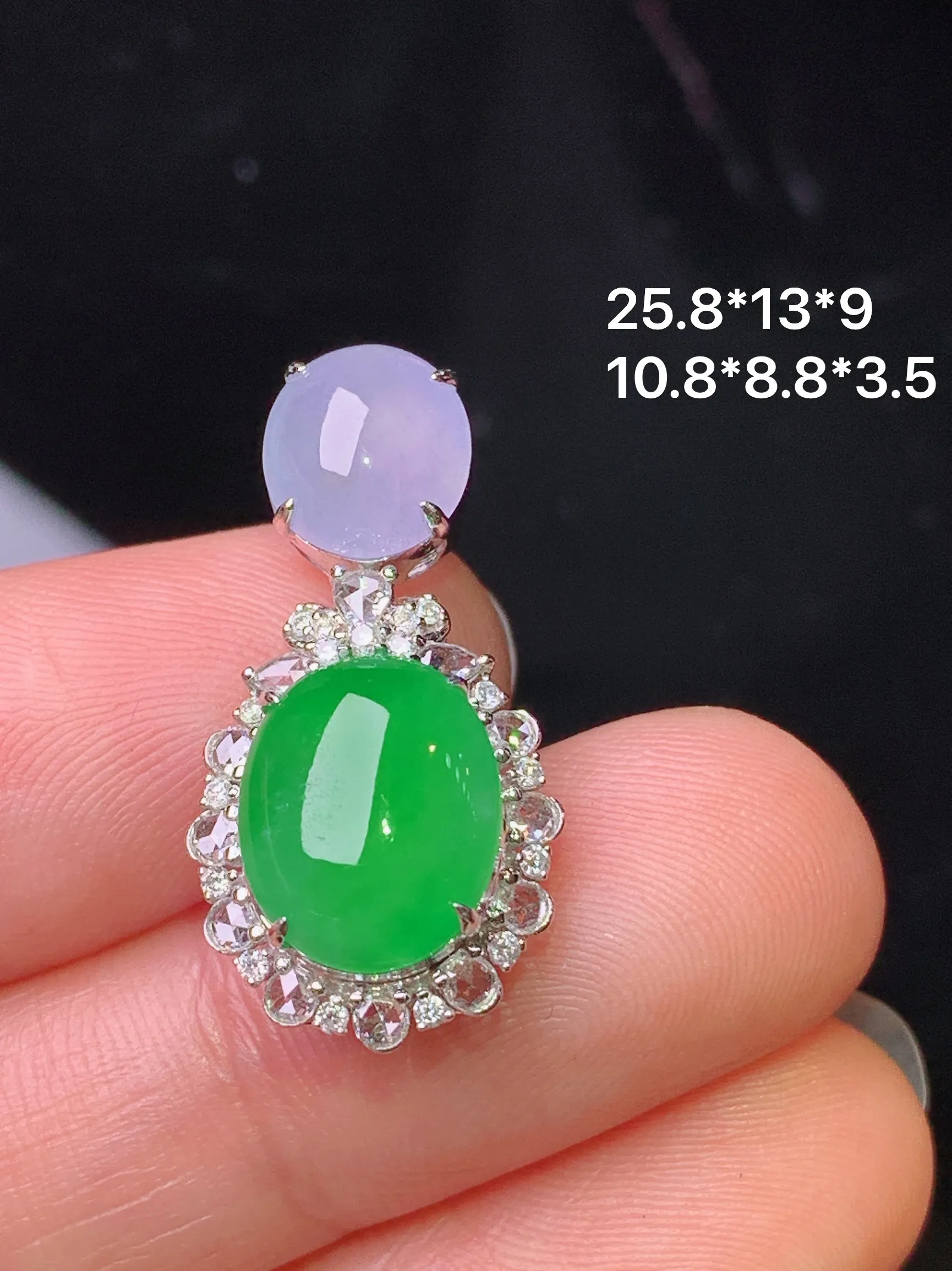 18k金钻镶嵌满绿蛋面吊坠 玉质细腻 色泽清新艳丽 整体尺寸25.8*13*9