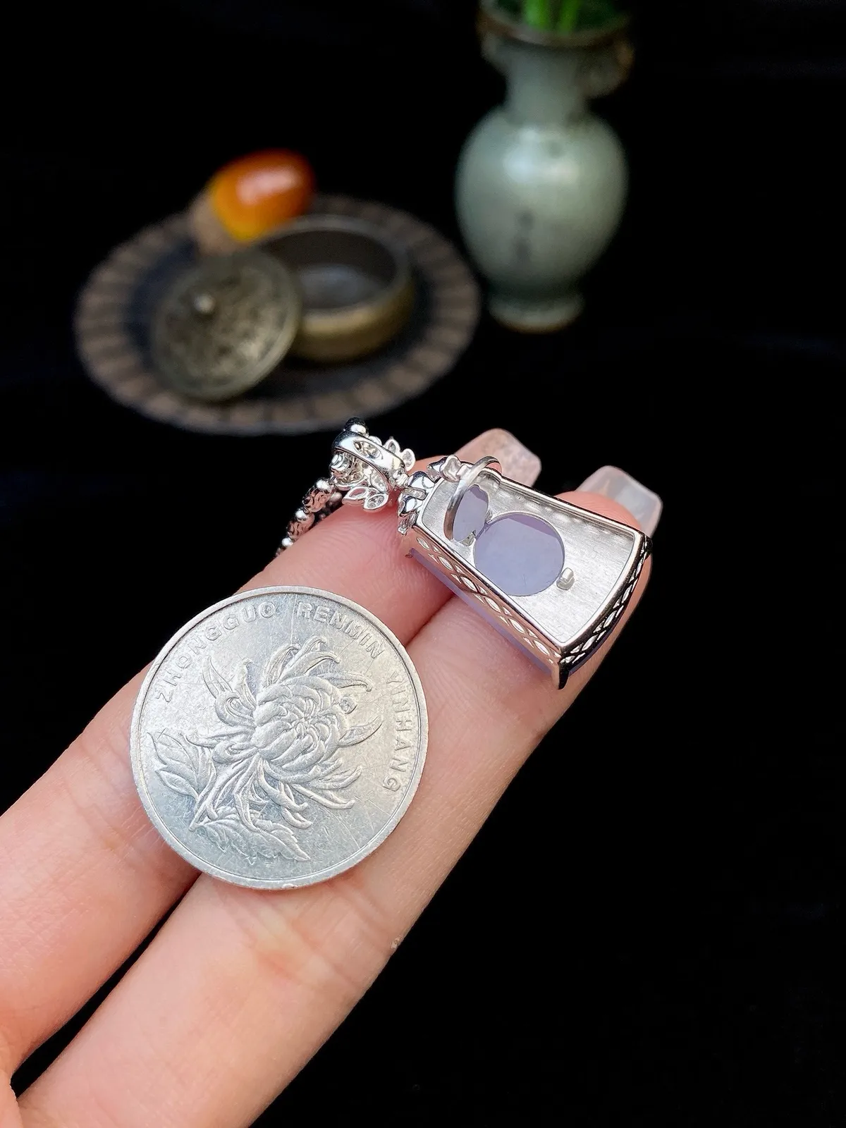 【冰种紫无事柱吊坠】质地细腻，光泽度不错，18k金钻镶嵌，裸石尺寸20.2*14.3*4.3毫米