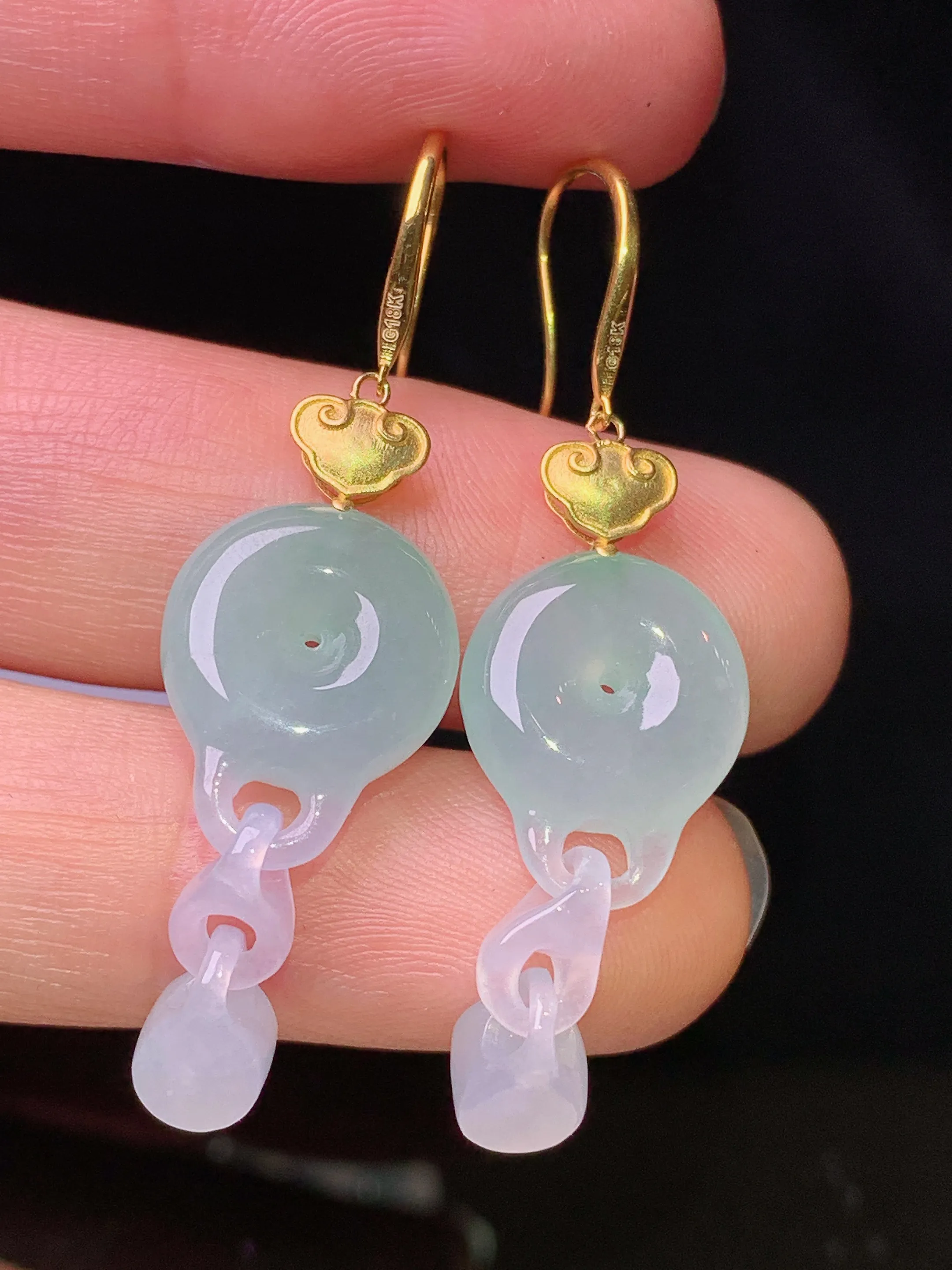 18k金镶嵌同心锁平安扣耳坠 玉质细腻 色泽清新艳丽 整体尺寸43*11.8*4.2