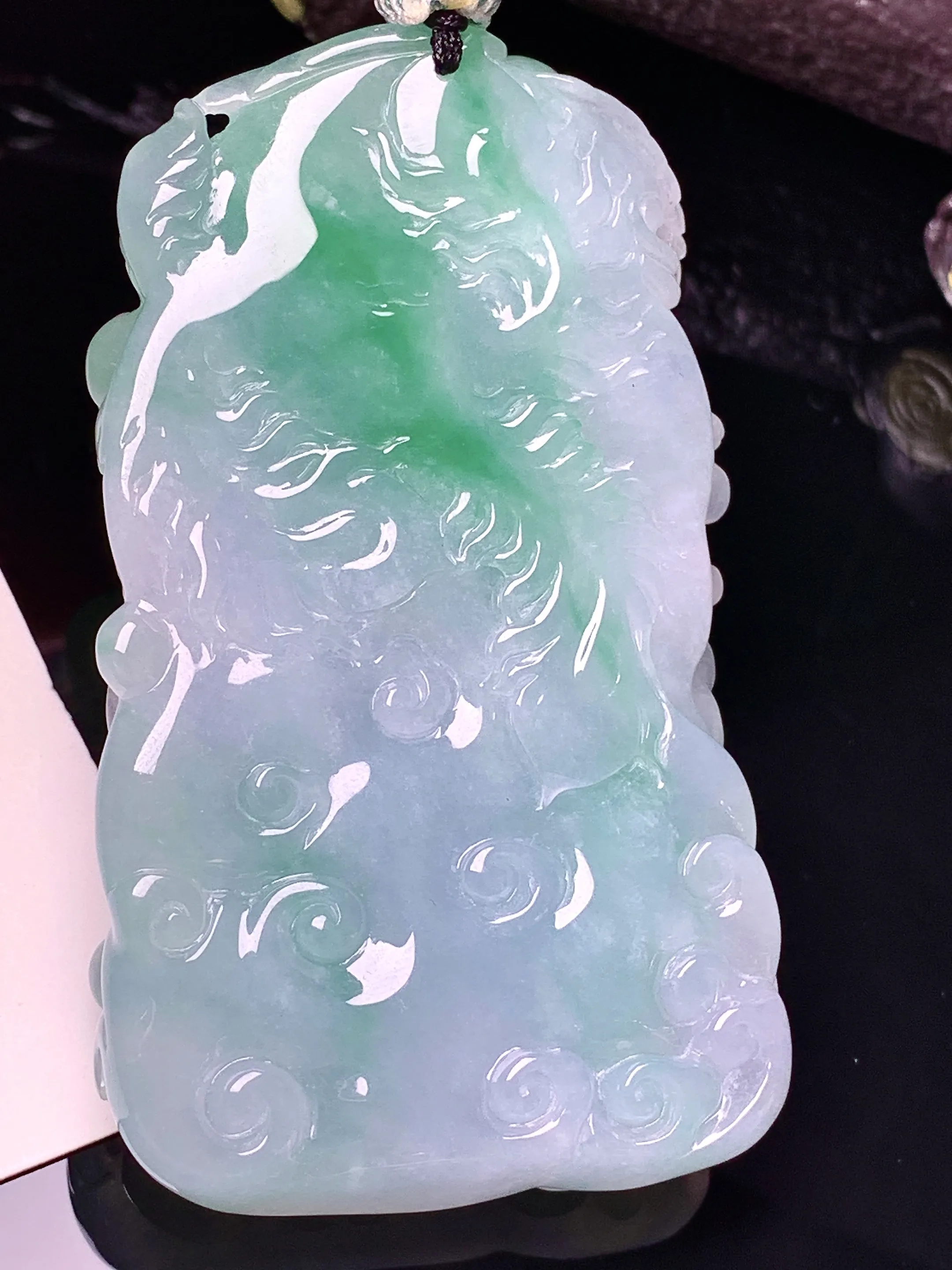 飘绿度母观音菩萨吊坠 玉质细腻 色泽清新艳丽 整体尺寸68*40.3*11.6