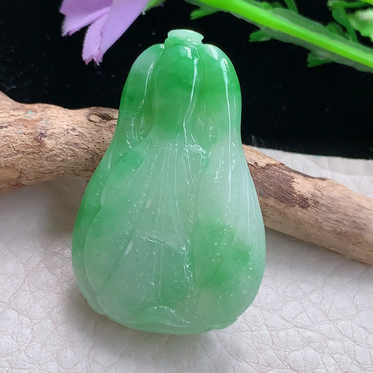 Lz实拍42*27*10.8天然缅甸翡翠冰胶润飘绿小白菜吊坠 八方来财玉坠