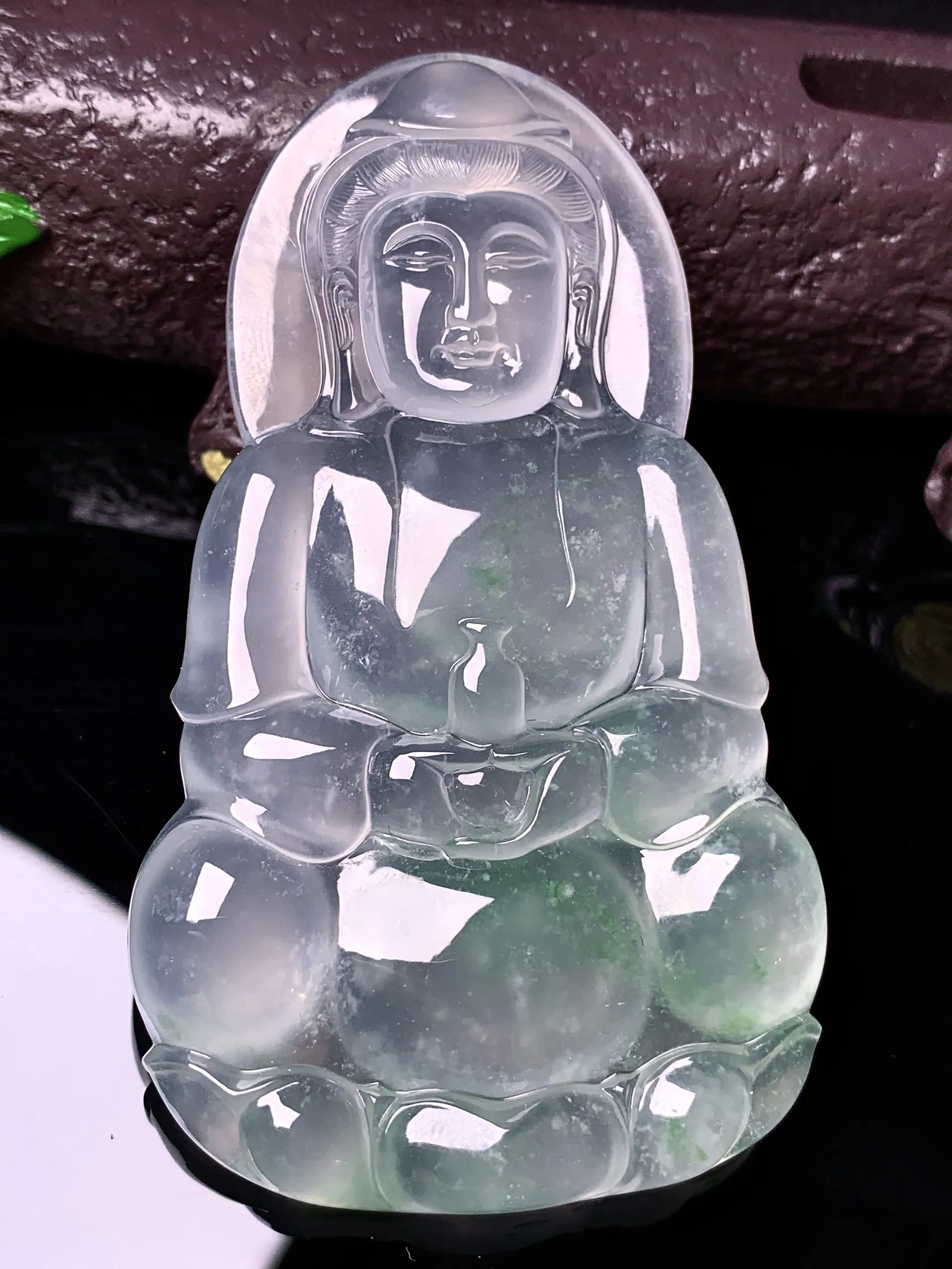 冰种飘绿观音吊坠 玉质细腻 色泽清新艳丽 整体尺寸69.7*41.5*7