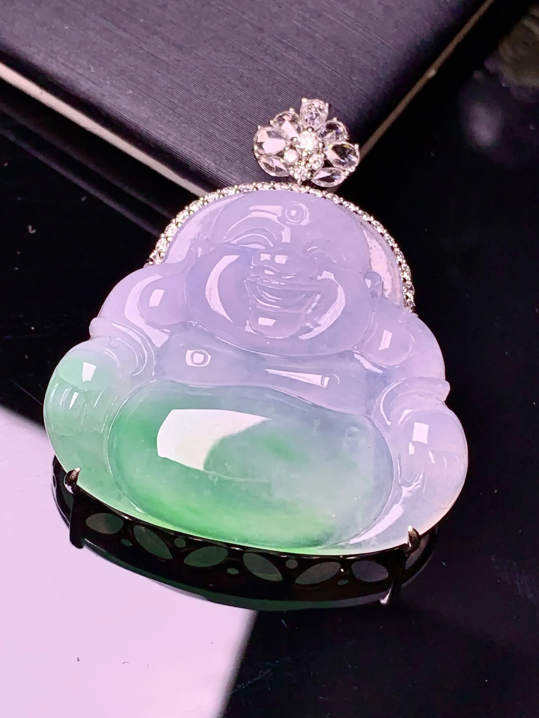 18k金钻镶嵌飘绿佛公吊坠 玉质细腻 色泽清新艳丽 整体尺寸36.8*32*9.8