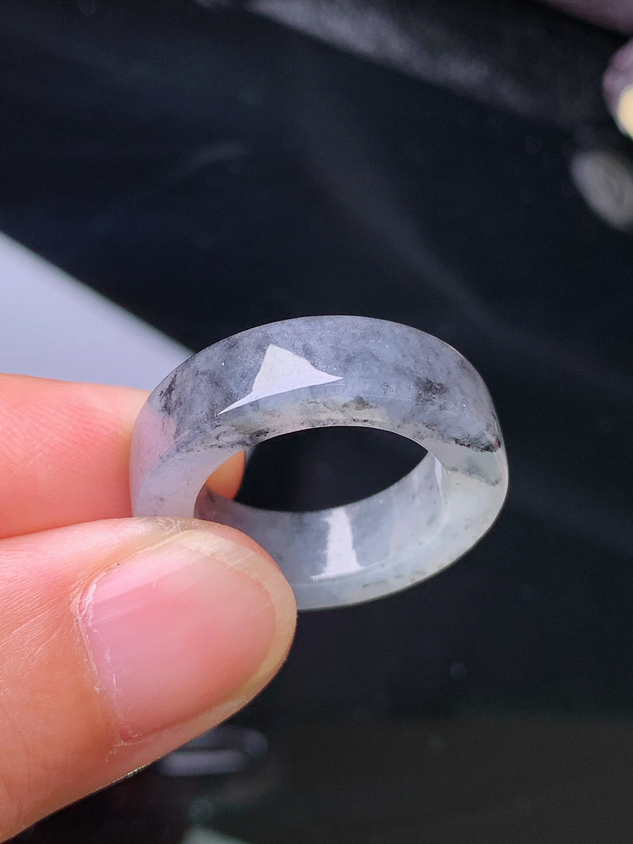 冰种乌鸡指环 玉质细腻 色泽清新艳丽 圈口9.5 整体尺寸23*5.7*3.6