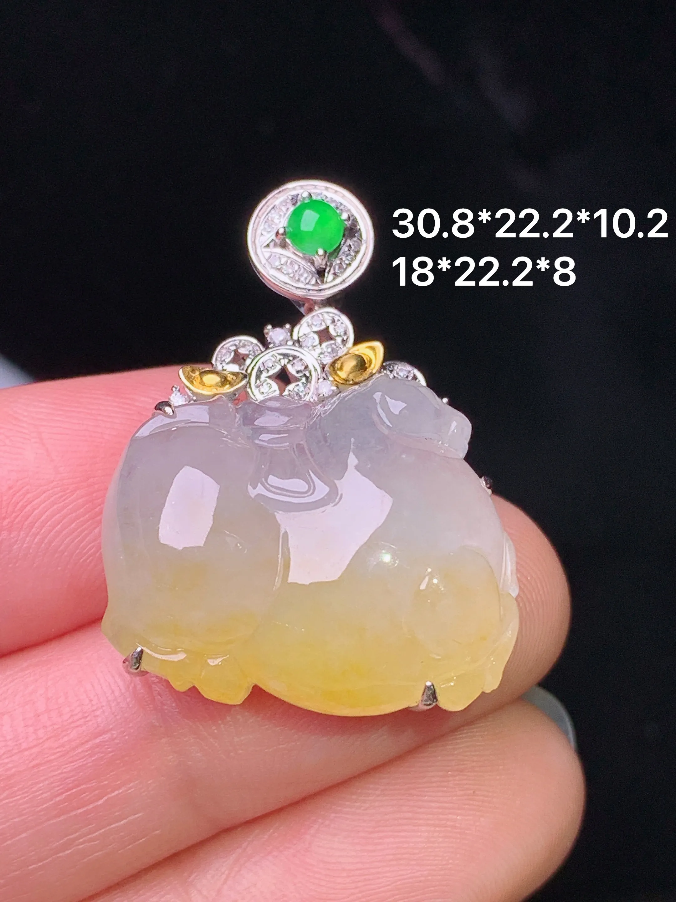 18k金钻镶嵌冰飘黄翡唐马吊坠 玉质细腻 色泽清新艳丽 整体尺寸30.8*22.2*10.2