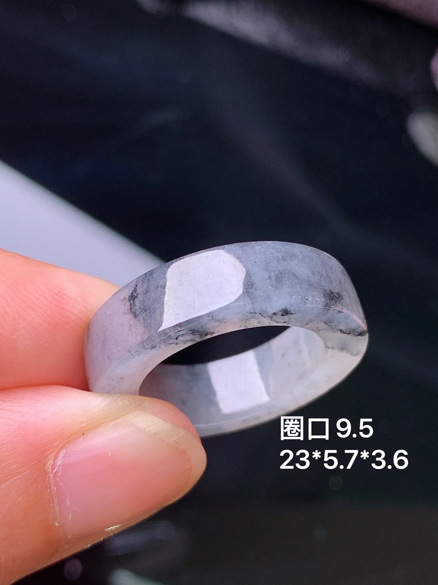 冰种乌鸡指环 玉质细腻 色泽清新艳丽 圈口9.5 整体尺寸23*5.7*3.6