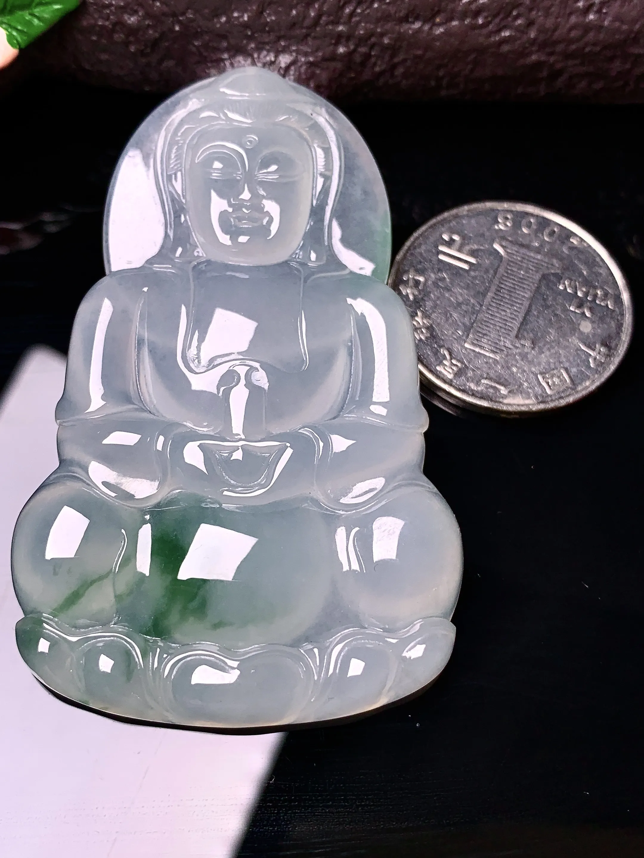 冰种飘绿观音吊坠 玉质细腻 色泽清新艳丽 整体尺寸63*39.6*6