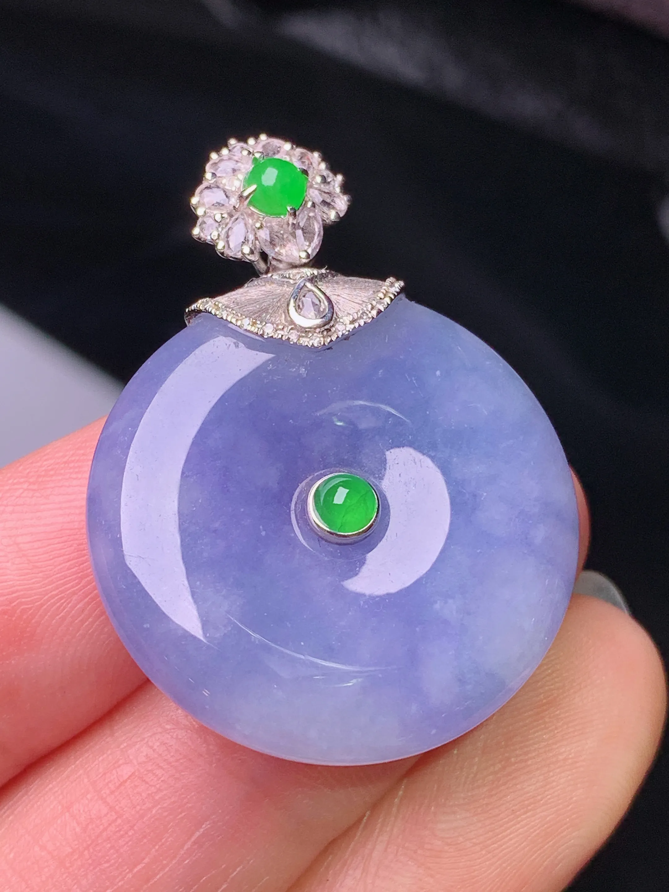 18k金钻镶嵌紫罗兰平安扣吊坠 玉质细腻 色泽清新艳丽 整体尺寸34.6*25.3*5.3