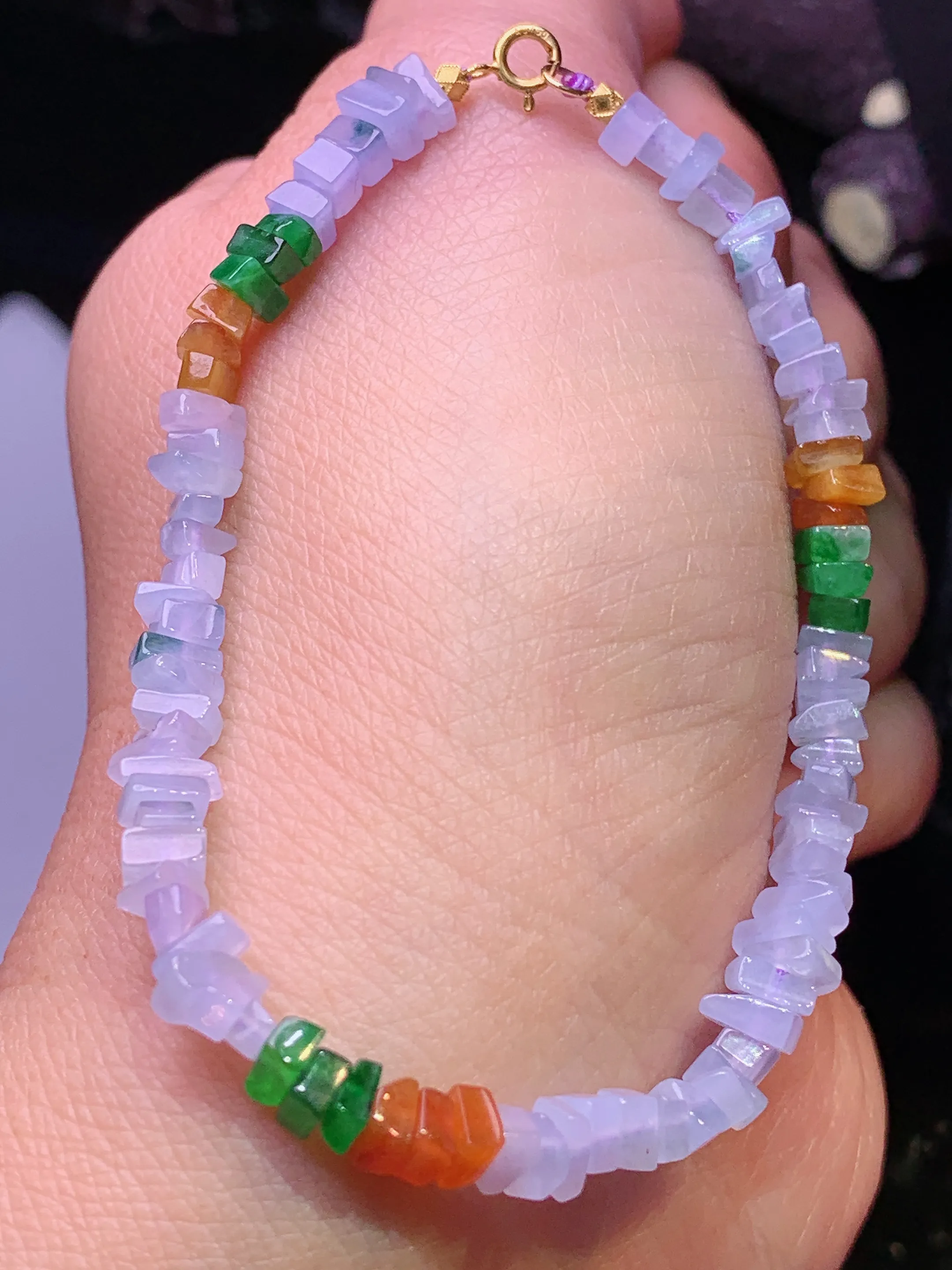 紫罗兰随形手链 玉质细腻 色泽清新艳丽 整体尺寸4.3*3.5*2.3