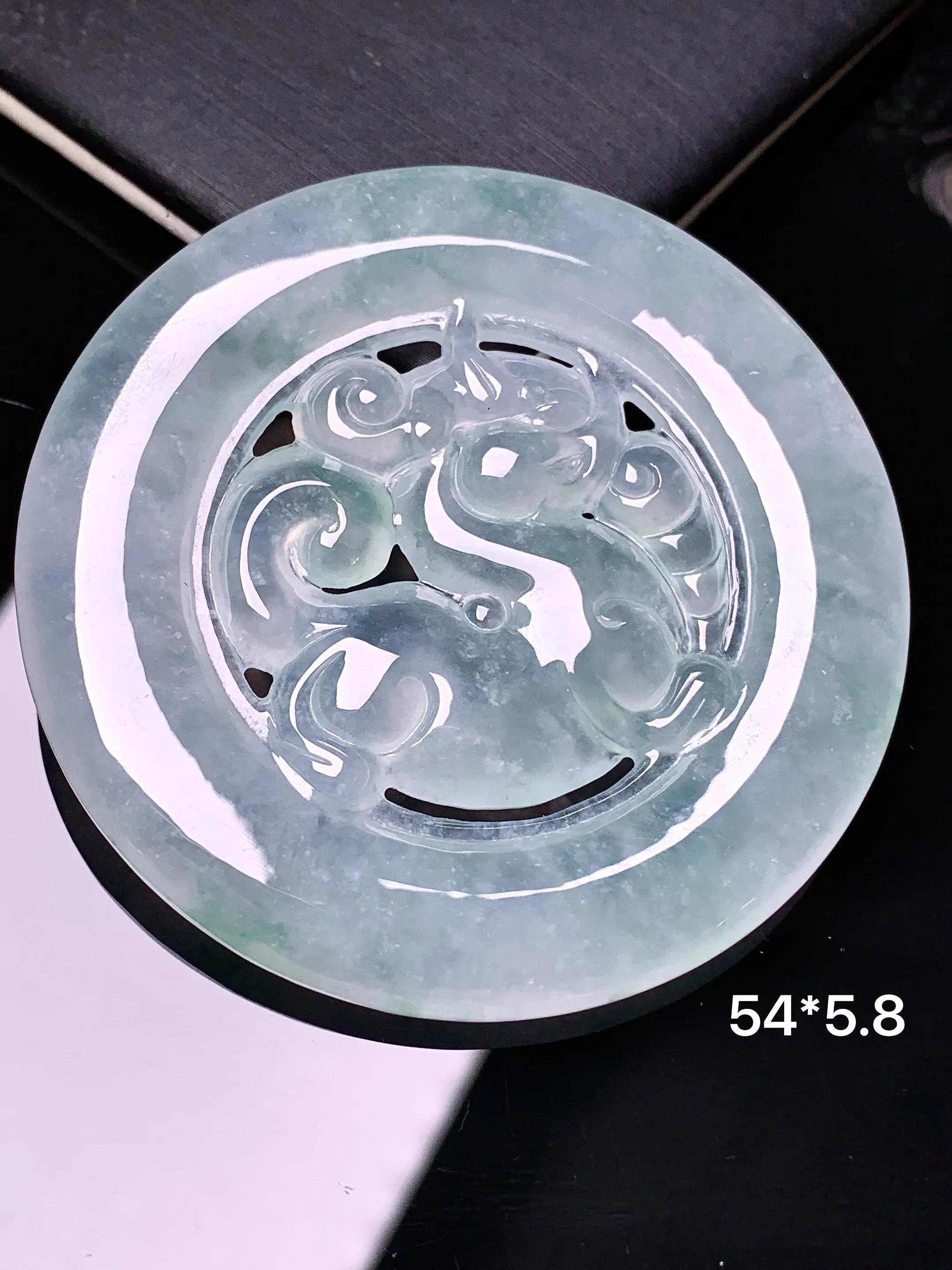冰种麒麟圆牌吊坠 玉质细腻 色泽清新艳丽 整体尺寸54*5.8
