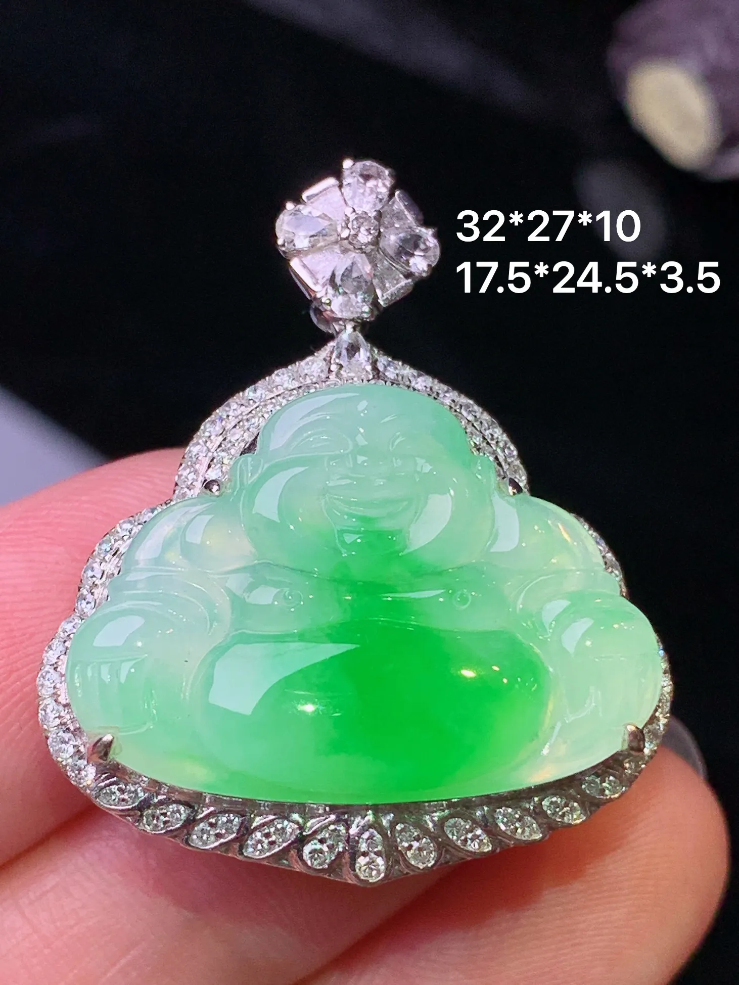 18k金钻镶嵌翠绿佛公吊坠 玉质细腻 色泽清新艳丽 整体尺寸32*27*10