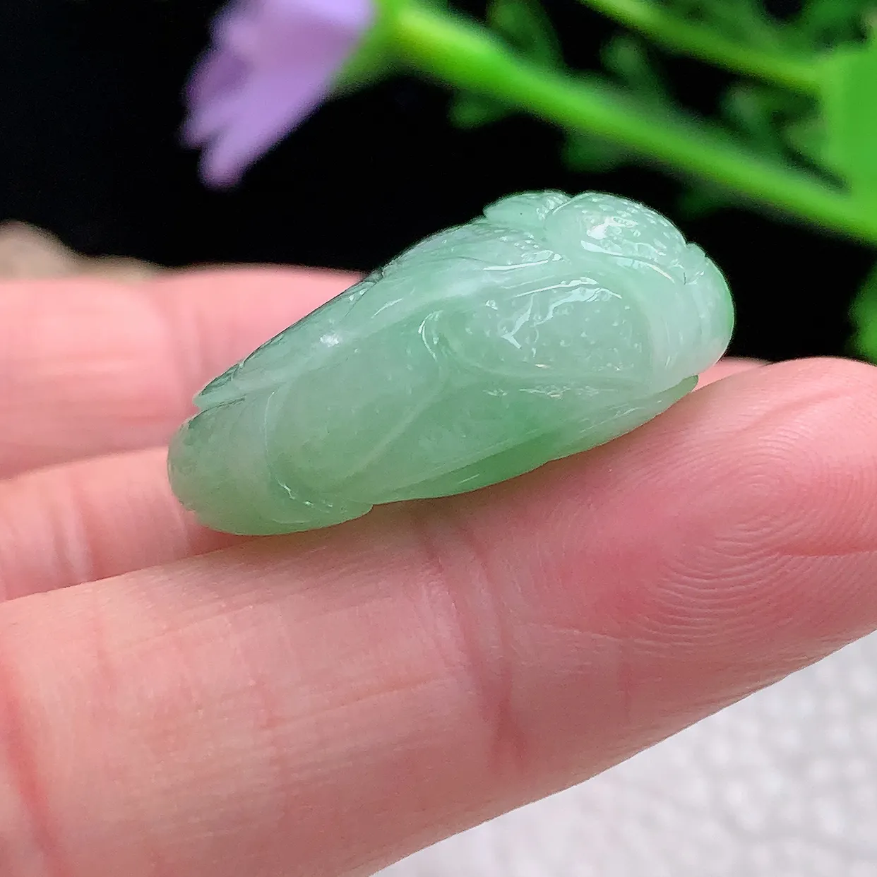 Lz实拍42*27*10.8天然缅甸翡翠冰胶润飘绿小白菜吊坠 八方来财玉坠