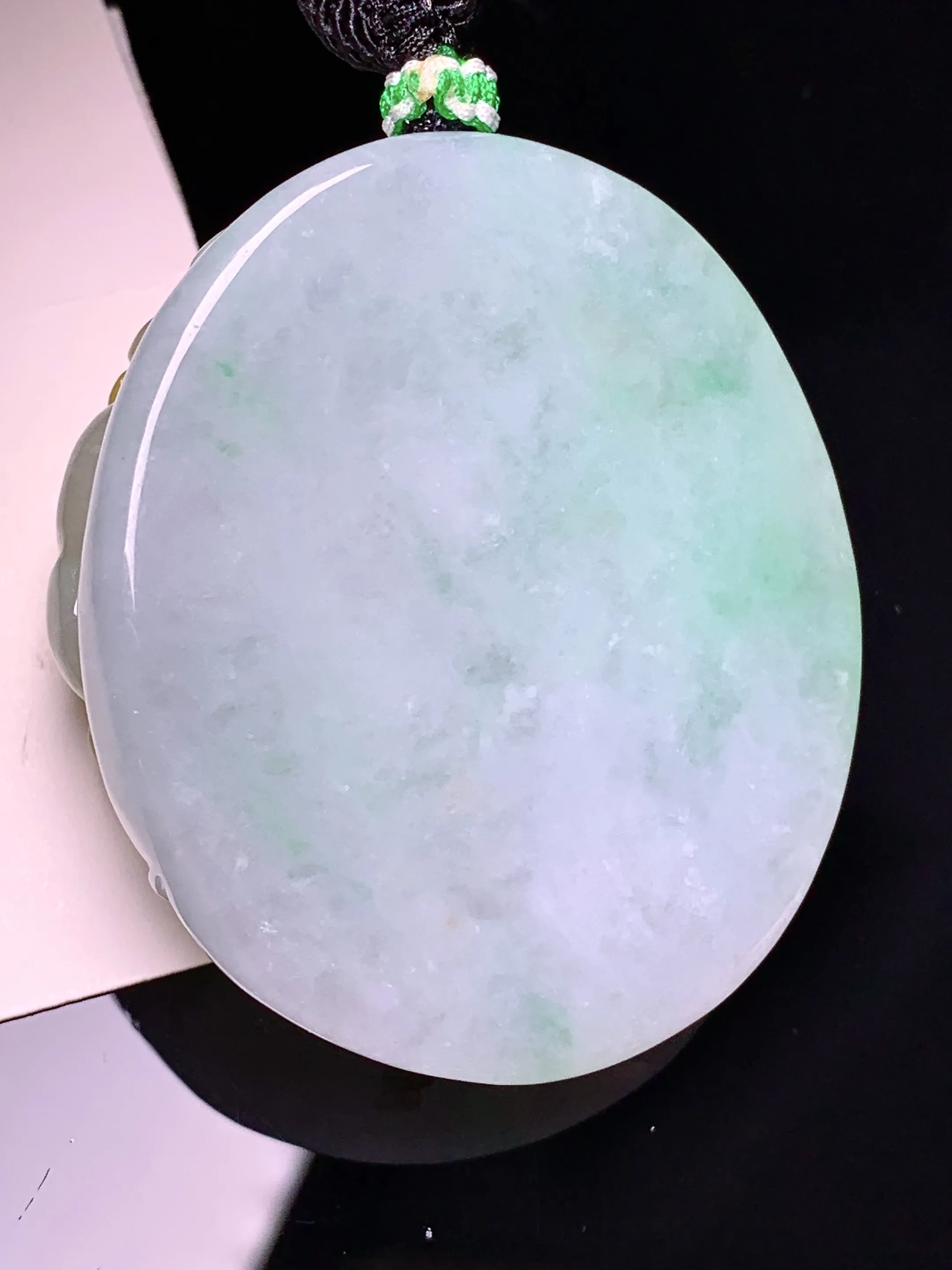 飘黄绿翡梅花鹿吊坠 玉质细腻 色泽清新艳丽 整体尺寸47*42*15.6