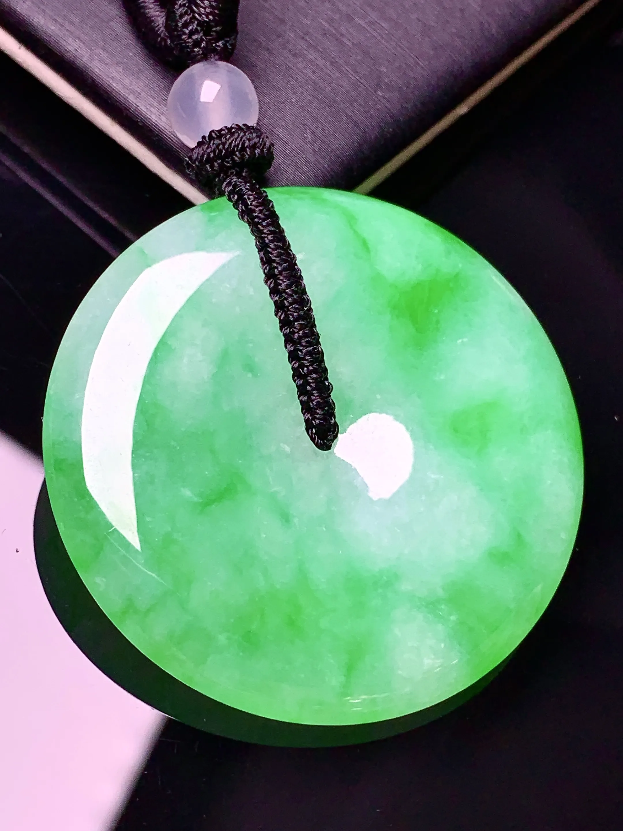 翠绿平安扣吊坠 玉质细腻 色泽清新艳丽 整体尺寸37*6.2