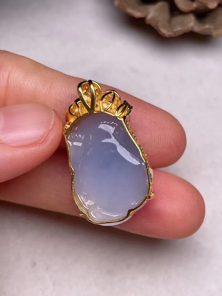 冰糯种紫罗兰【招财金蝉】吊坠、真金真钻镶嵌，种水好，玉质细腻 .裸石尺寸 21.3*15.7