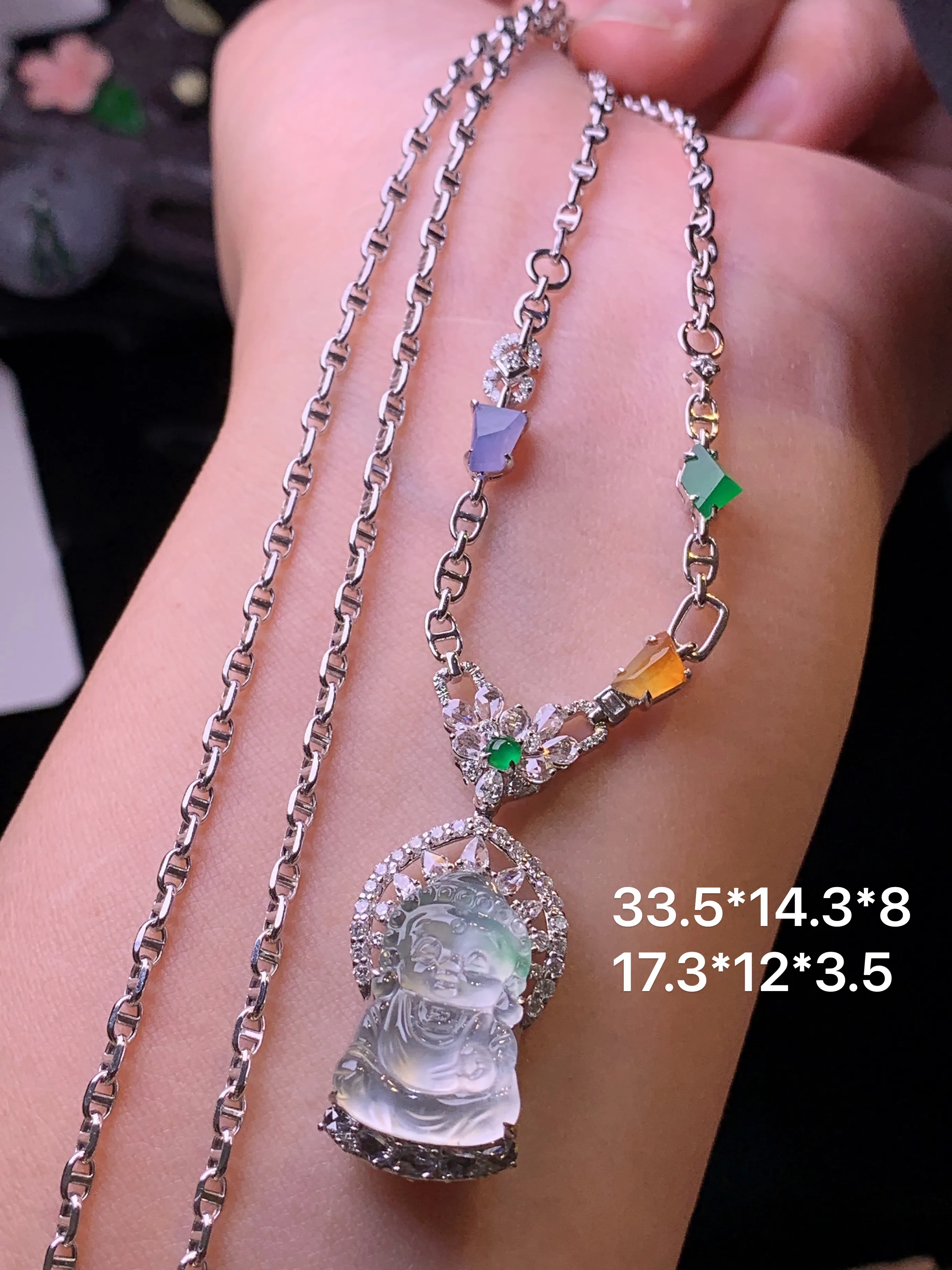 18k金钻镶嵌冰种宝宝观音吊坠 玉质细腻 色泽清新艳丽 整体尺寸33.5*14.3*8